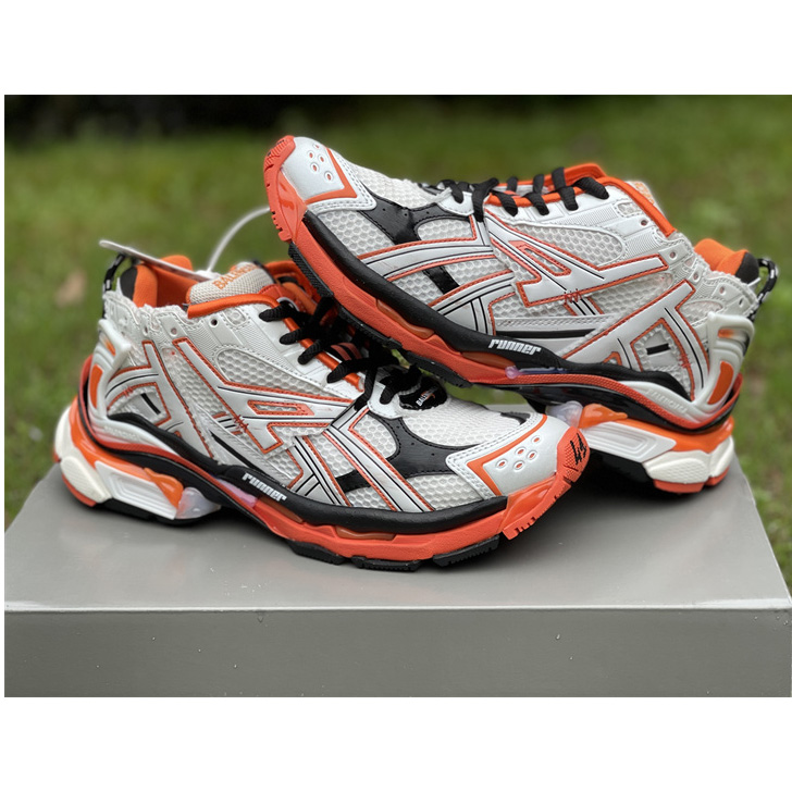 Balenciaga Runner-Sneaker „Weiß-Schwarz-Orange“. - EUR FASHION