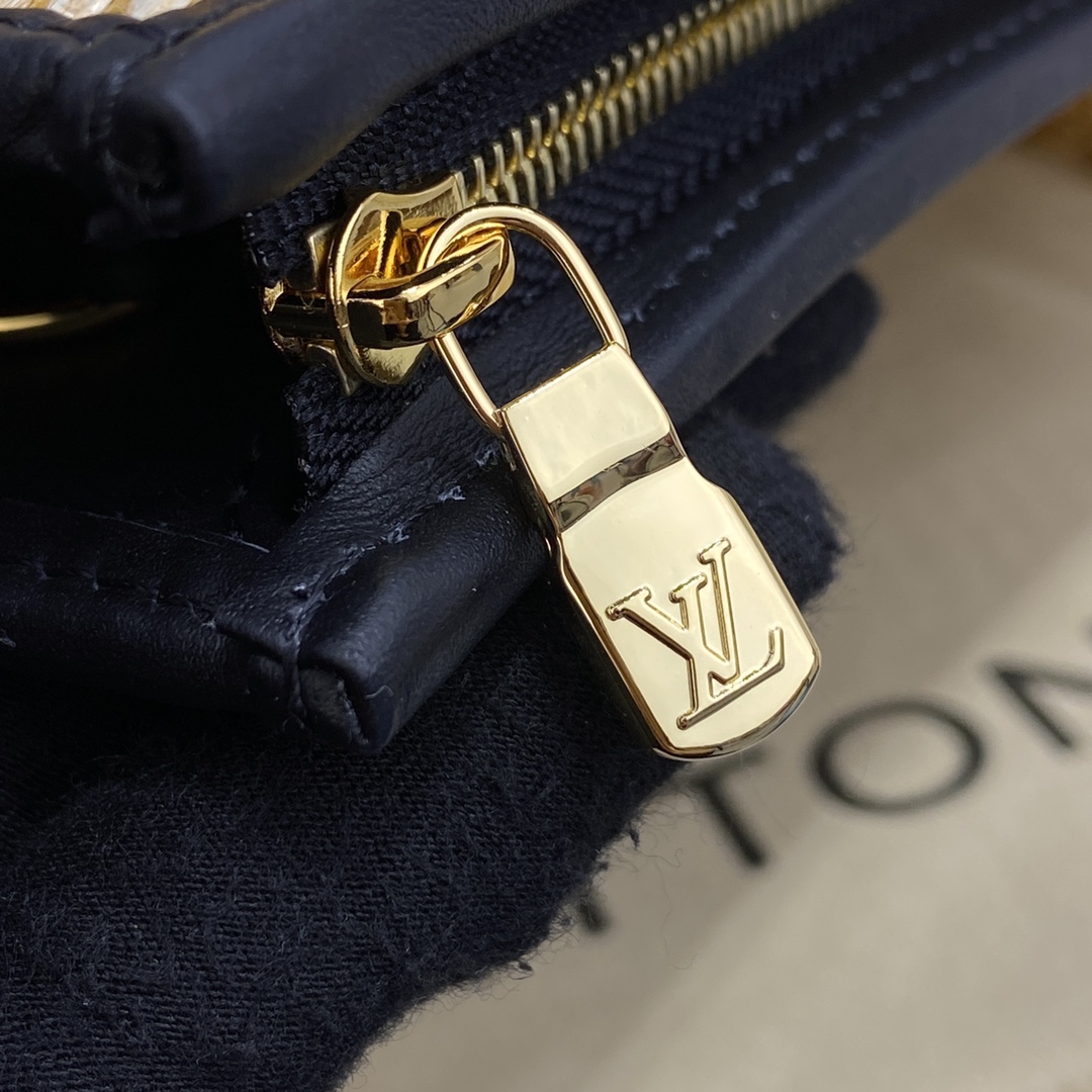 Louis Vuitton Kulturbeutel mit Kette M81366 (26-20-5cm) - EUR FASHION