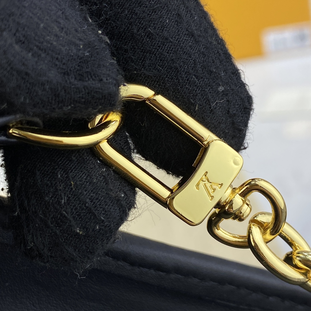 Louis Vuitton Kulturbeutel mit Kette M81366 (26-20-5cm) - EUR FASHION