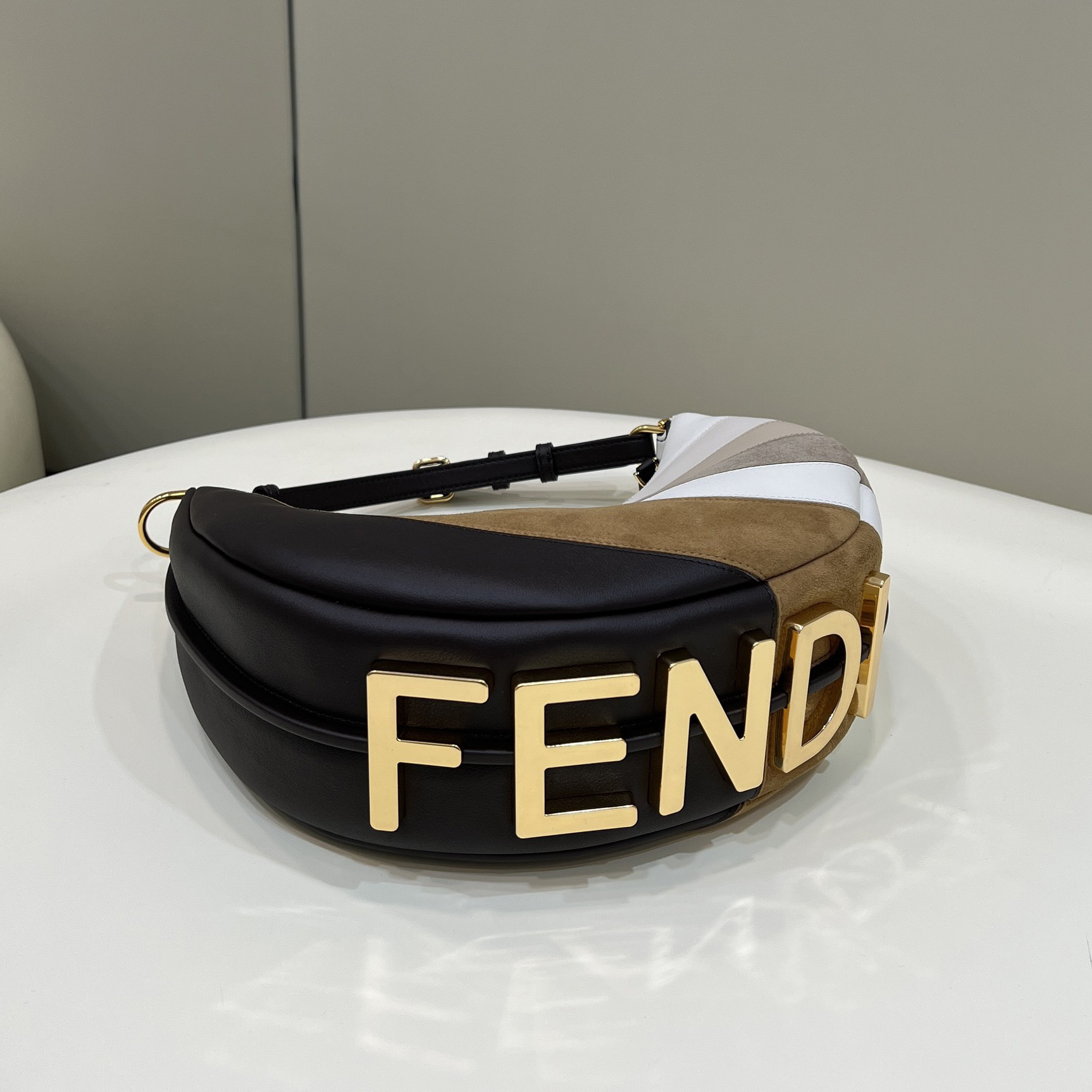 Fendi Graphy Ledertasche (29*24,5*10cm) - EUR FASHION