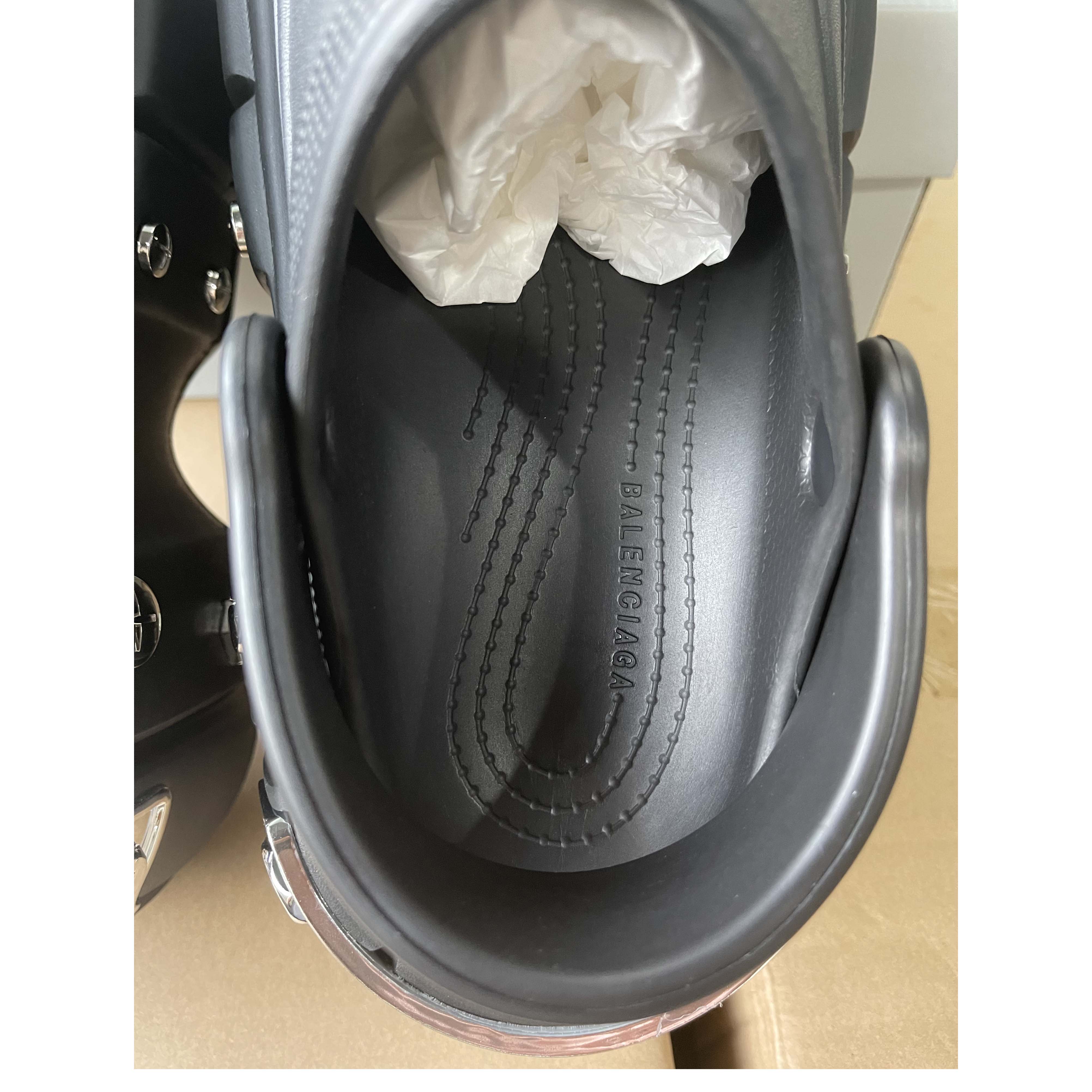 Balenciaga HardCrocs™ Sandale aus schwarzem Gummi - EUR FASHION