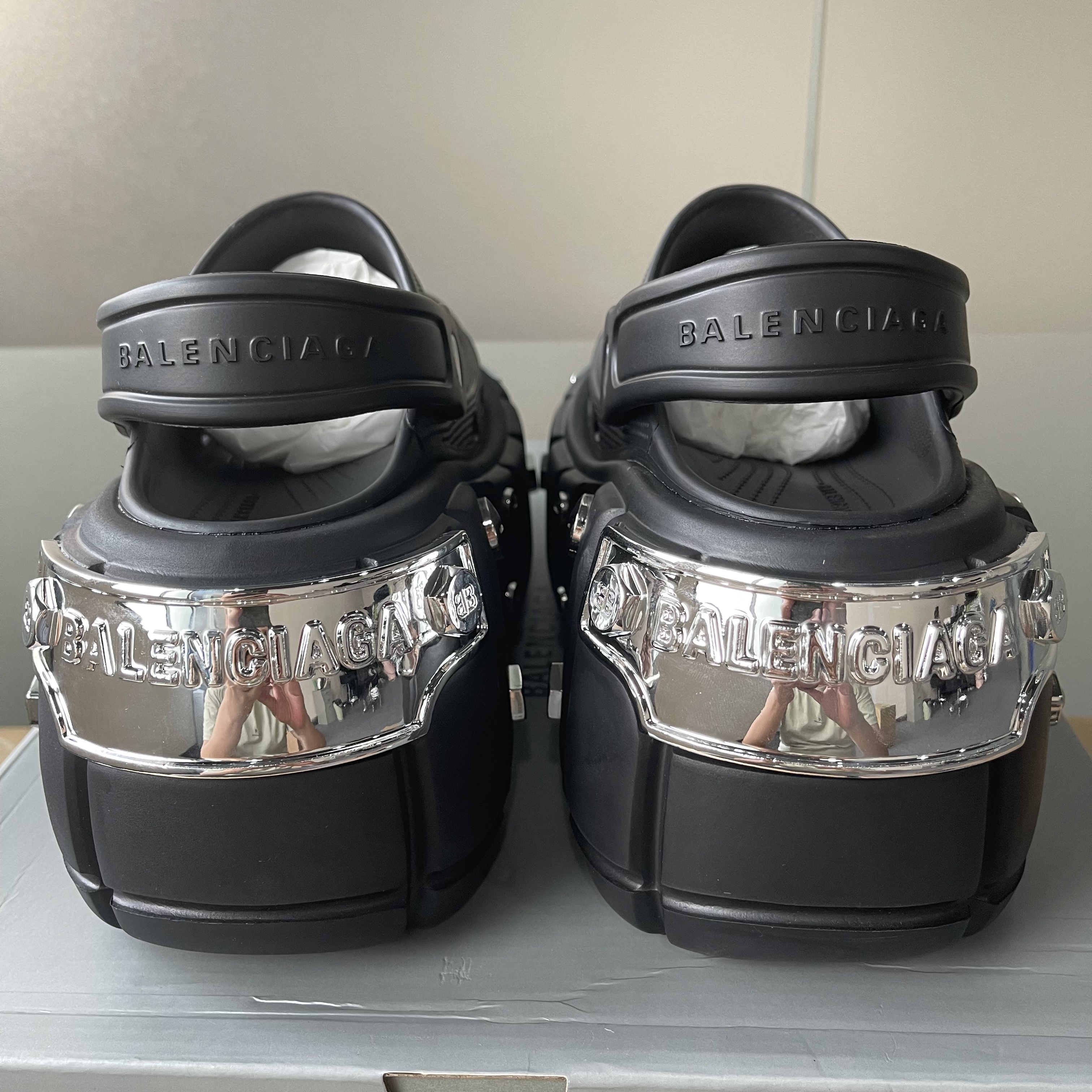 Balenciaga HardCrocs™ Sandale aus schwarzem Gummi - EUR FASHION