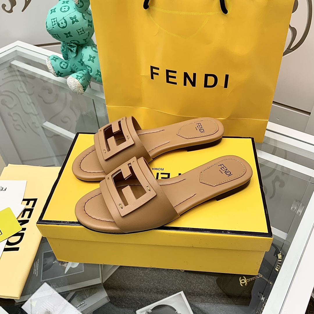 Fendi Signature-Pantoletten aus braunem Leder - EUR FASHION