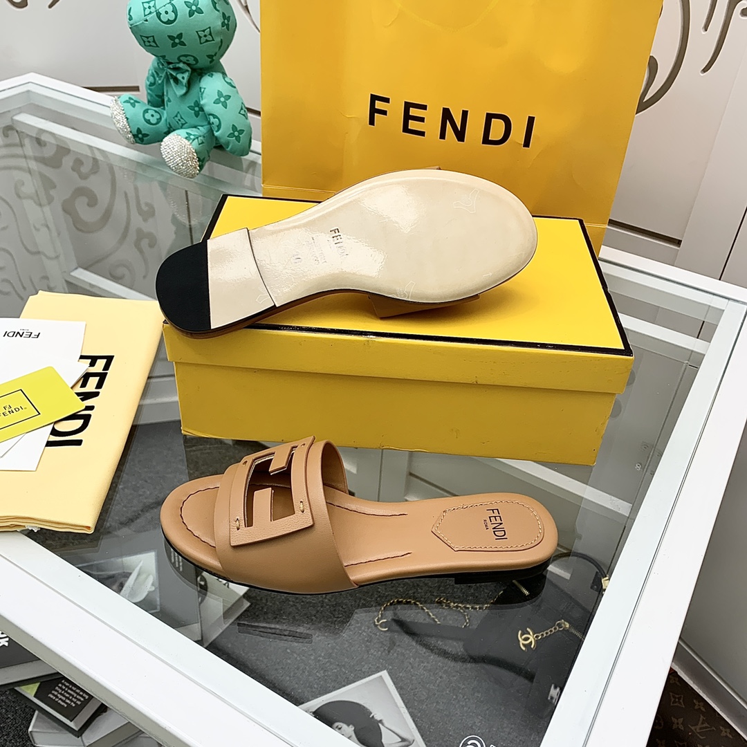 Fendi Signature-Pantoletten aus braunem Leder - EUR FASHION