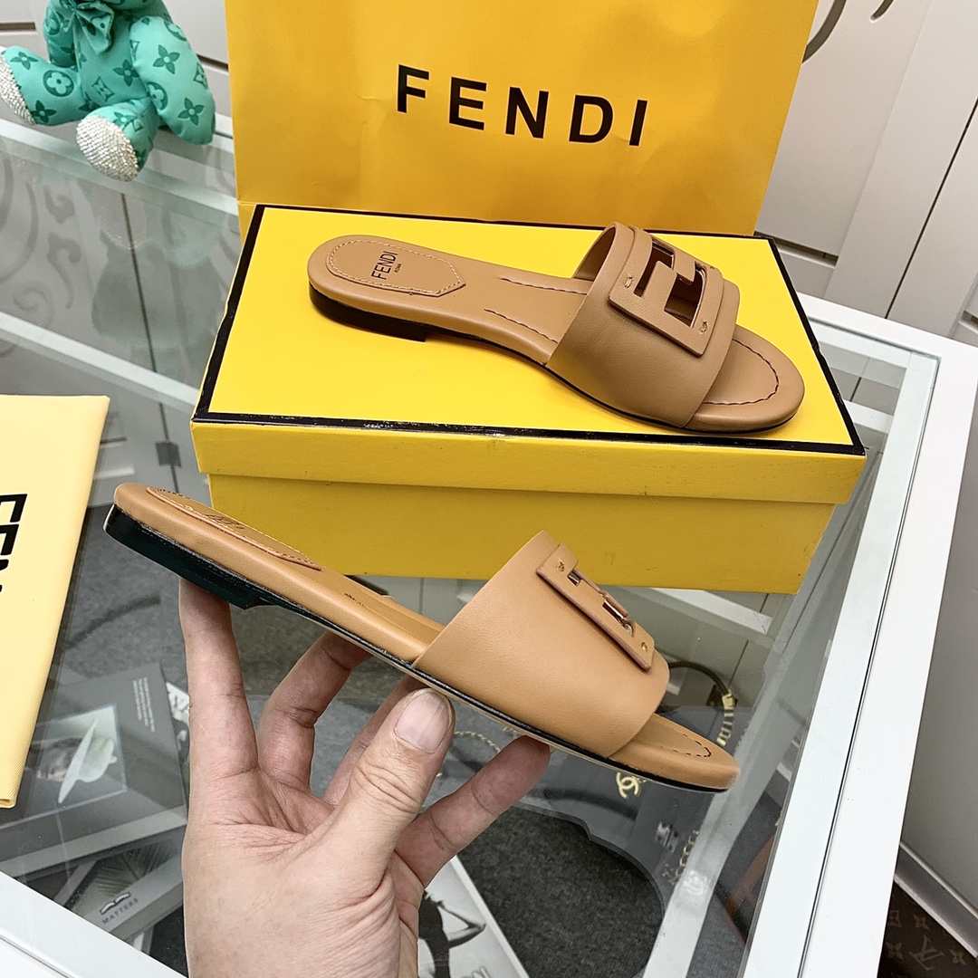 Fendi Signature-Pantoletten aus braunem Leder - EUR FASHION