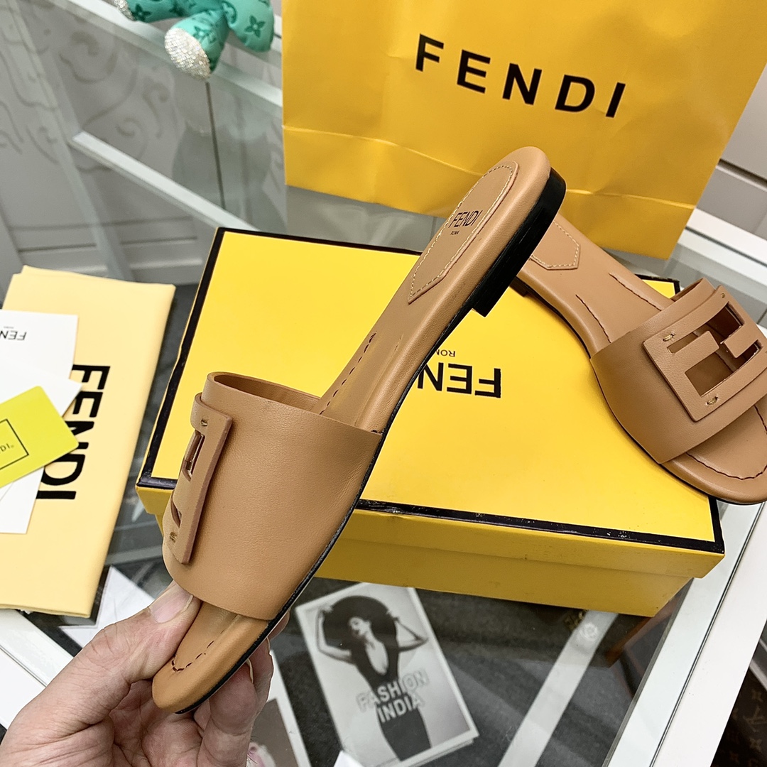 Fendi Signature-Pantoletten aus braunem Leder - EUR FASHION