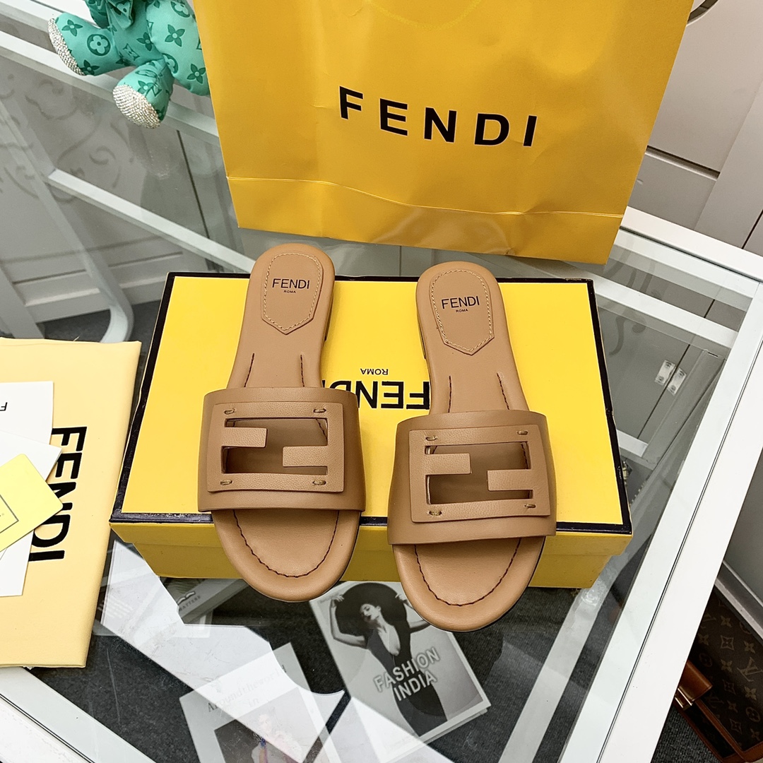 Fendi Signature-Pantoletten aus braunem Leder - EUR FASHION
