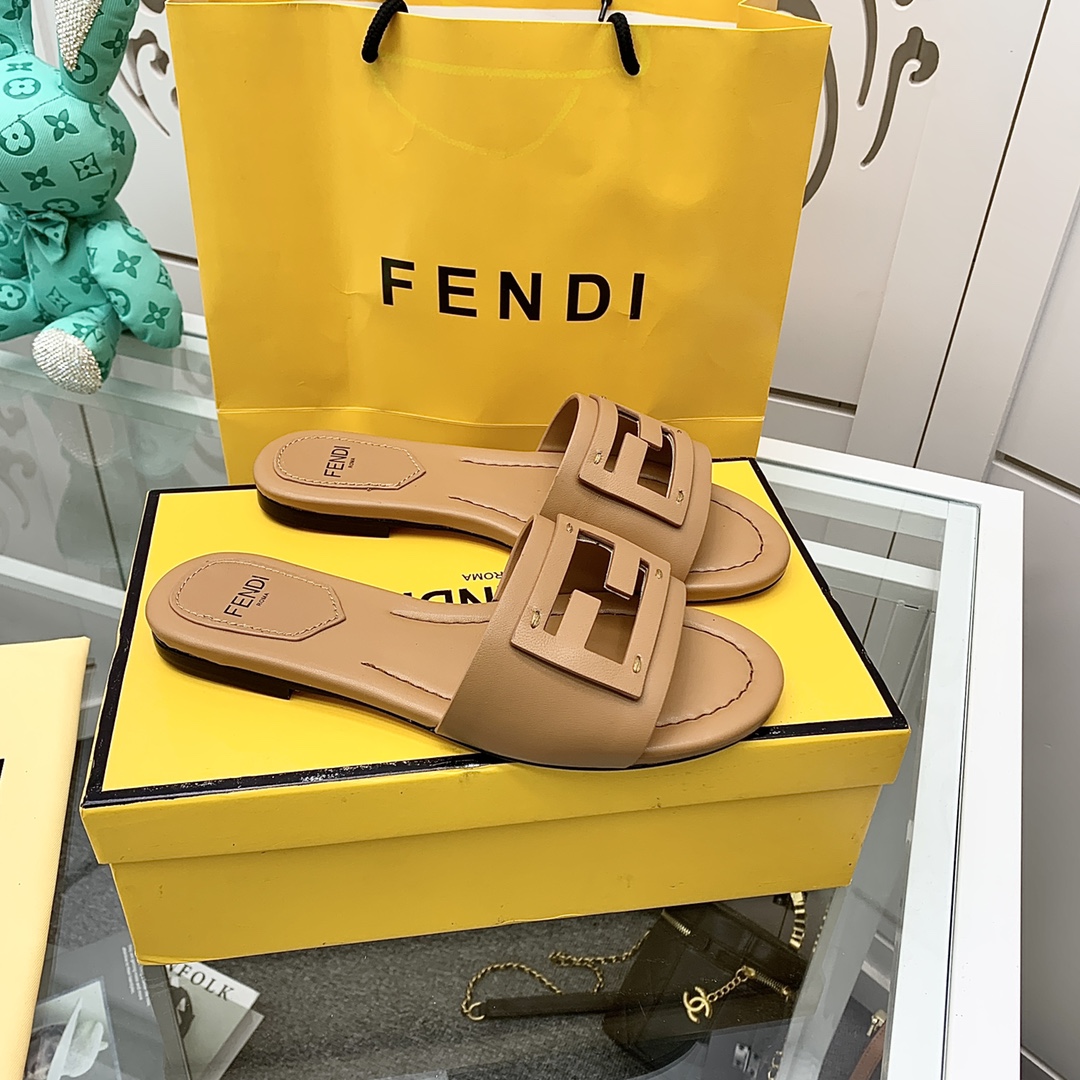 Fendi Signature-Pantoletten aus braunem Leder - EUR FASHION