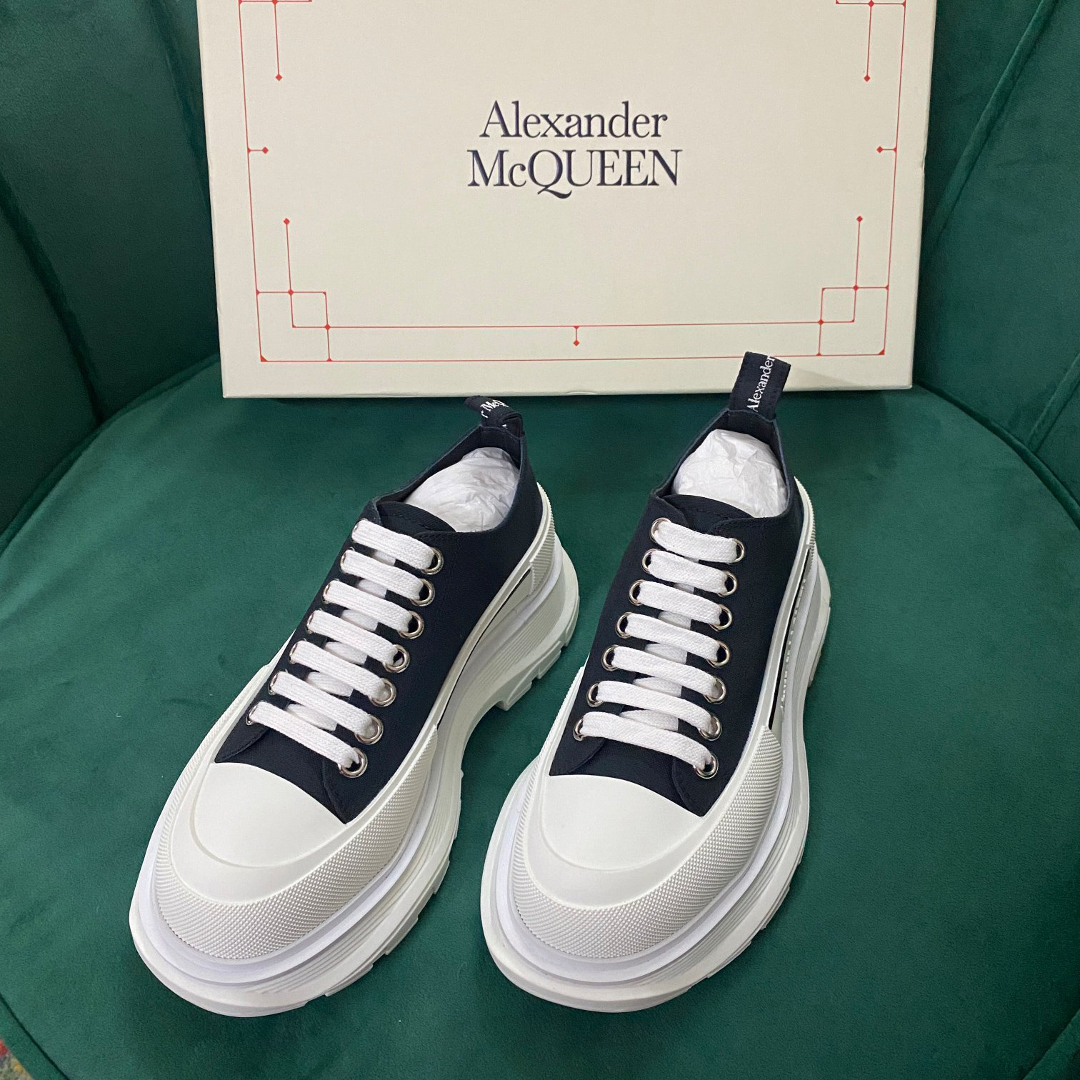 Alexander Mqueen Tread Slick Schnürschuh in Schwarz/Weiß - EUR FASHION