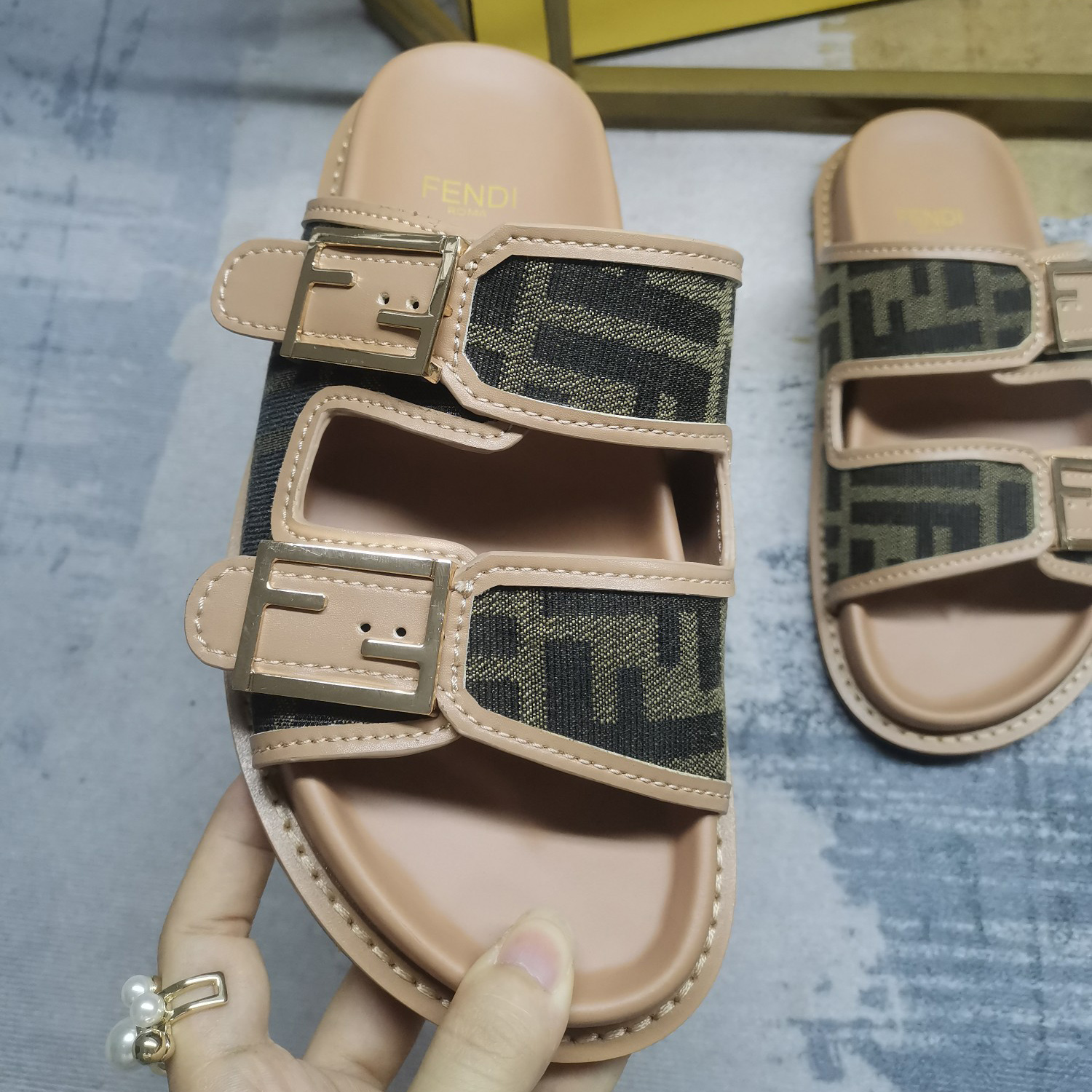 Fendi Feel Brown FF Stoff-Slides - EUR FASHION