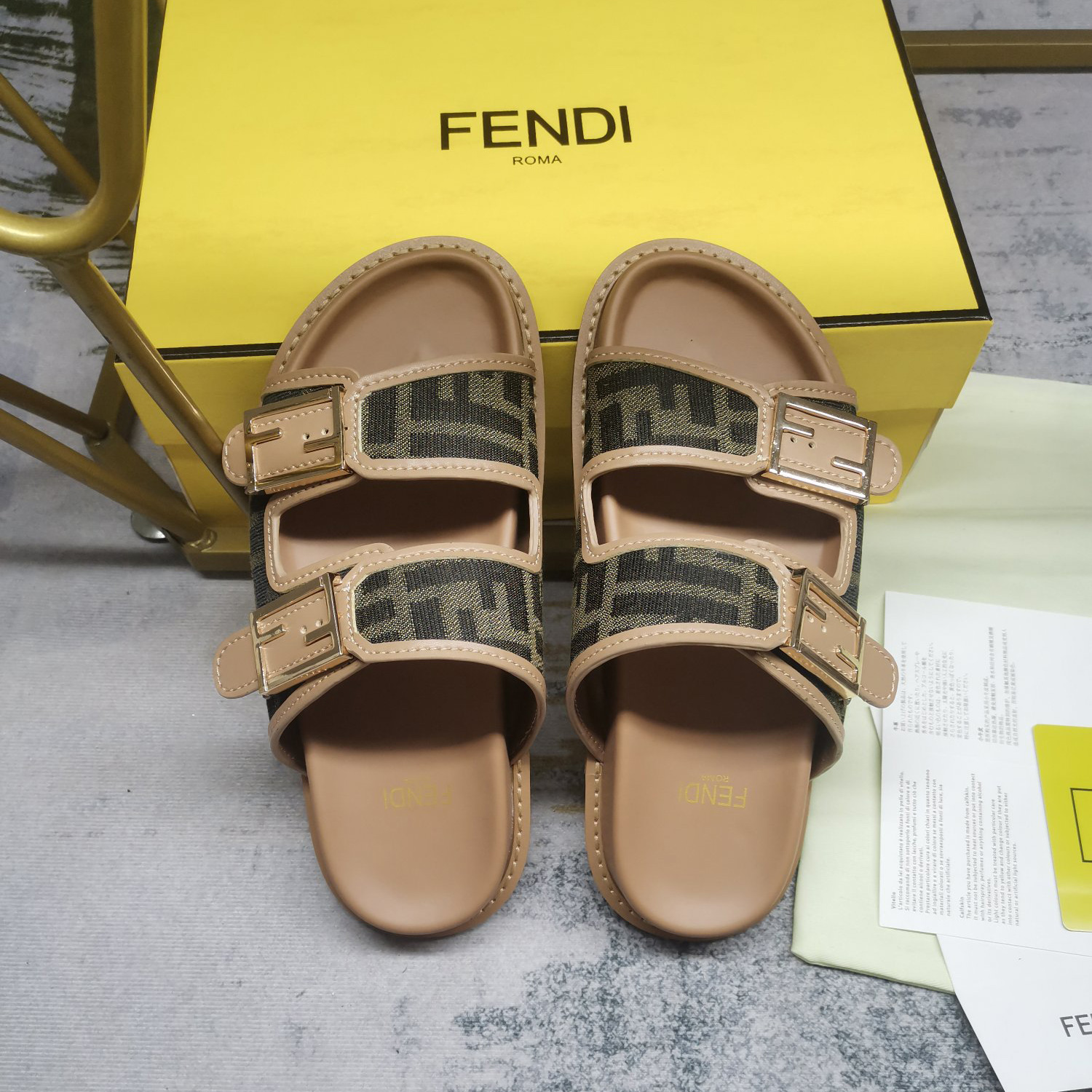 Fendi Feel Brown FF Stoff-Slides - EUR FASHION