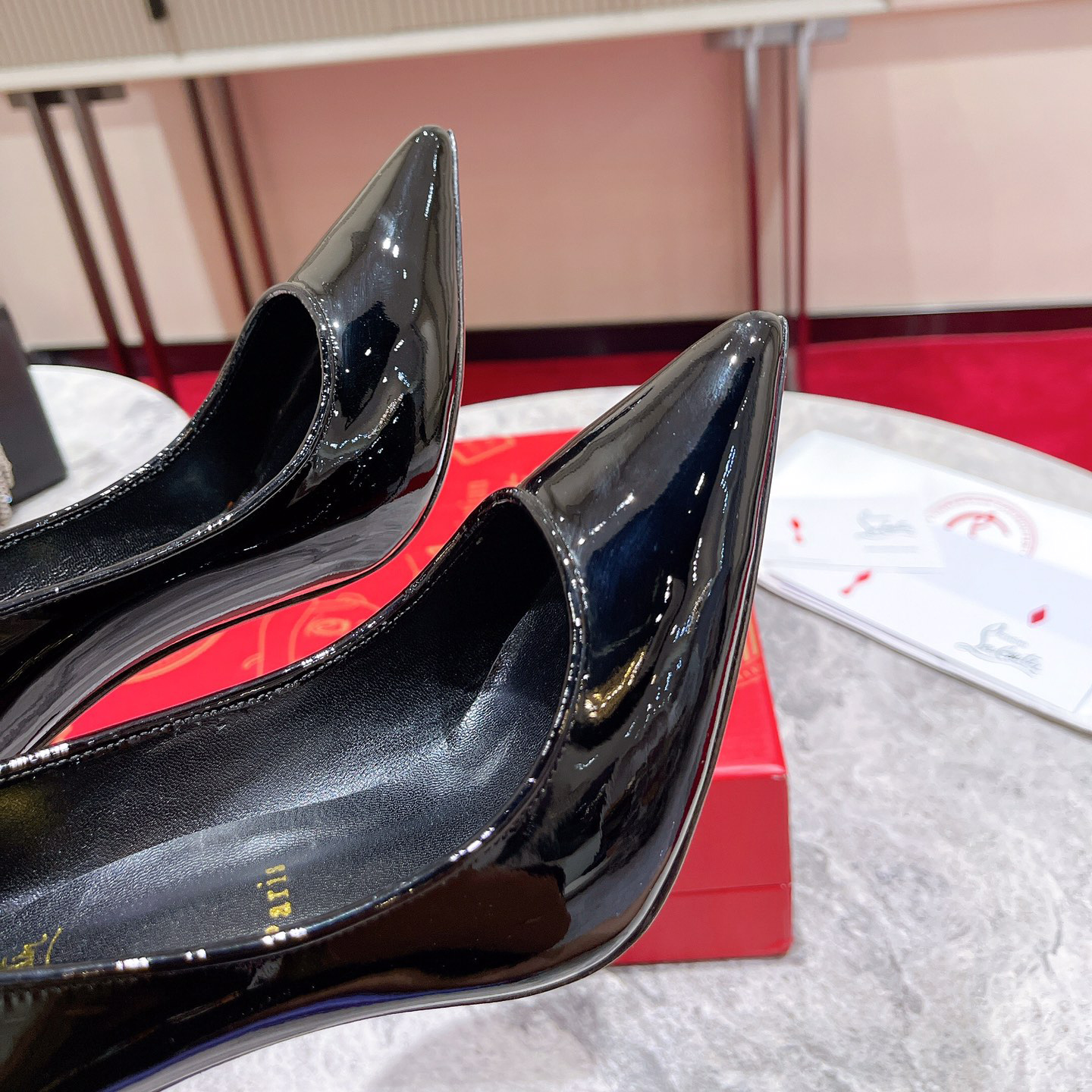 Sportliche Kate-Pumps von Christian Louboutin, 85 mm - EUR FASHION