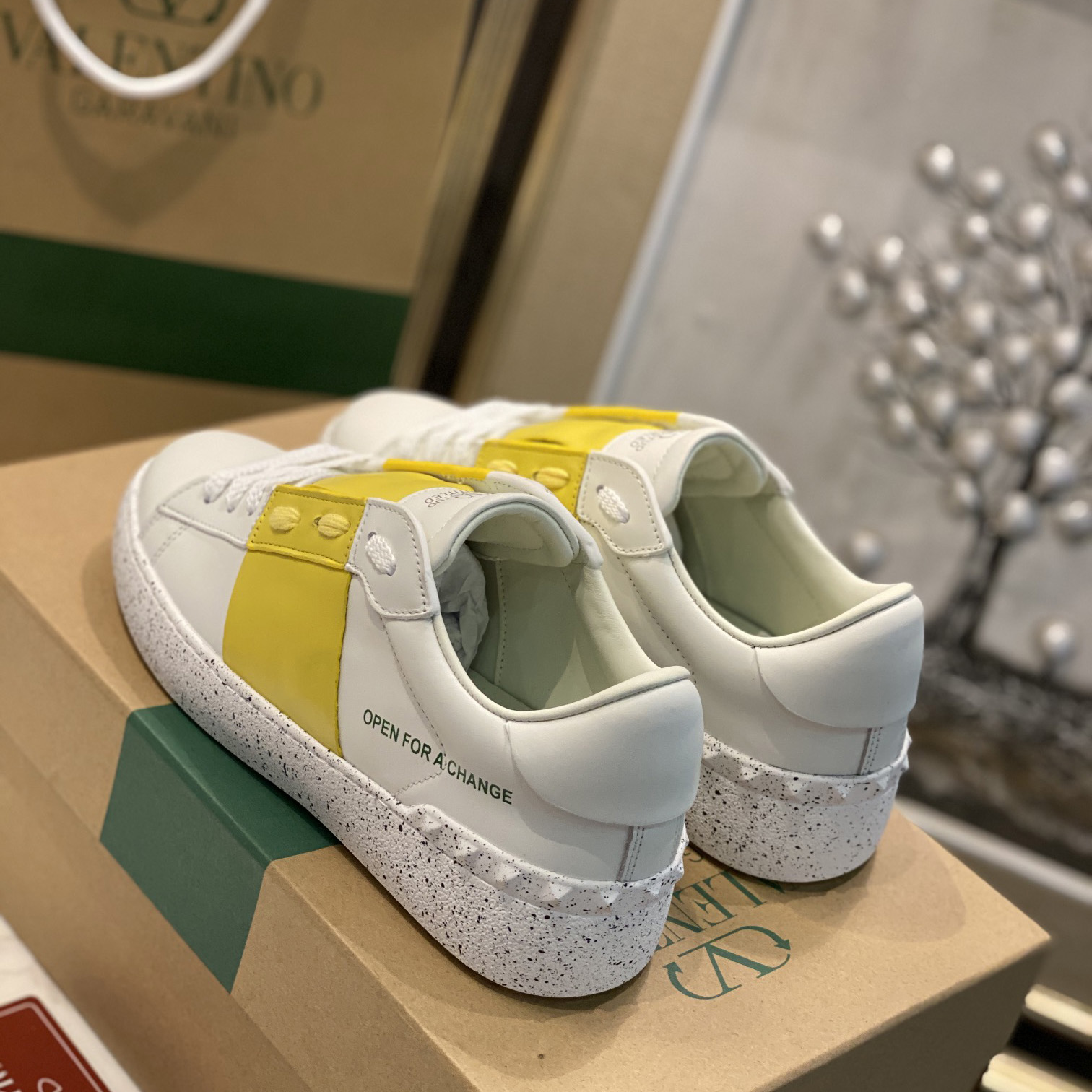 Valenti Open For A Change Sneaker aus biobasiertem Material in Weiß/Zitronencreme - EUR FASHION