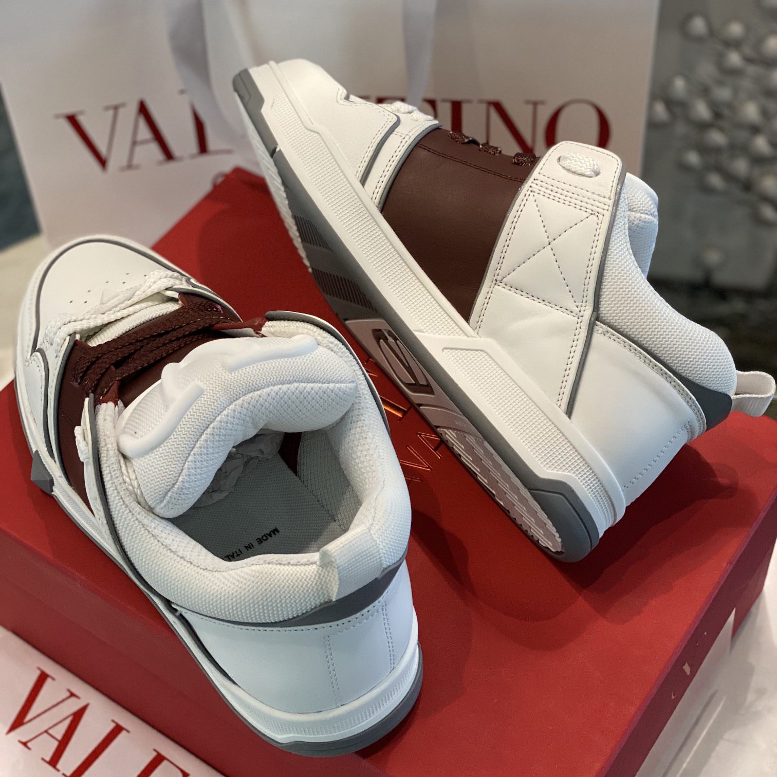 Valenti Open Skate Sneaker aus Kalbsleder und Stoff in Weiß/Rubin - EUR FASHION