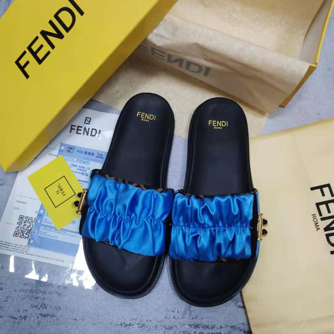 Fendi Fendi Feel Blaue Satin-Slides - EUR FASHION