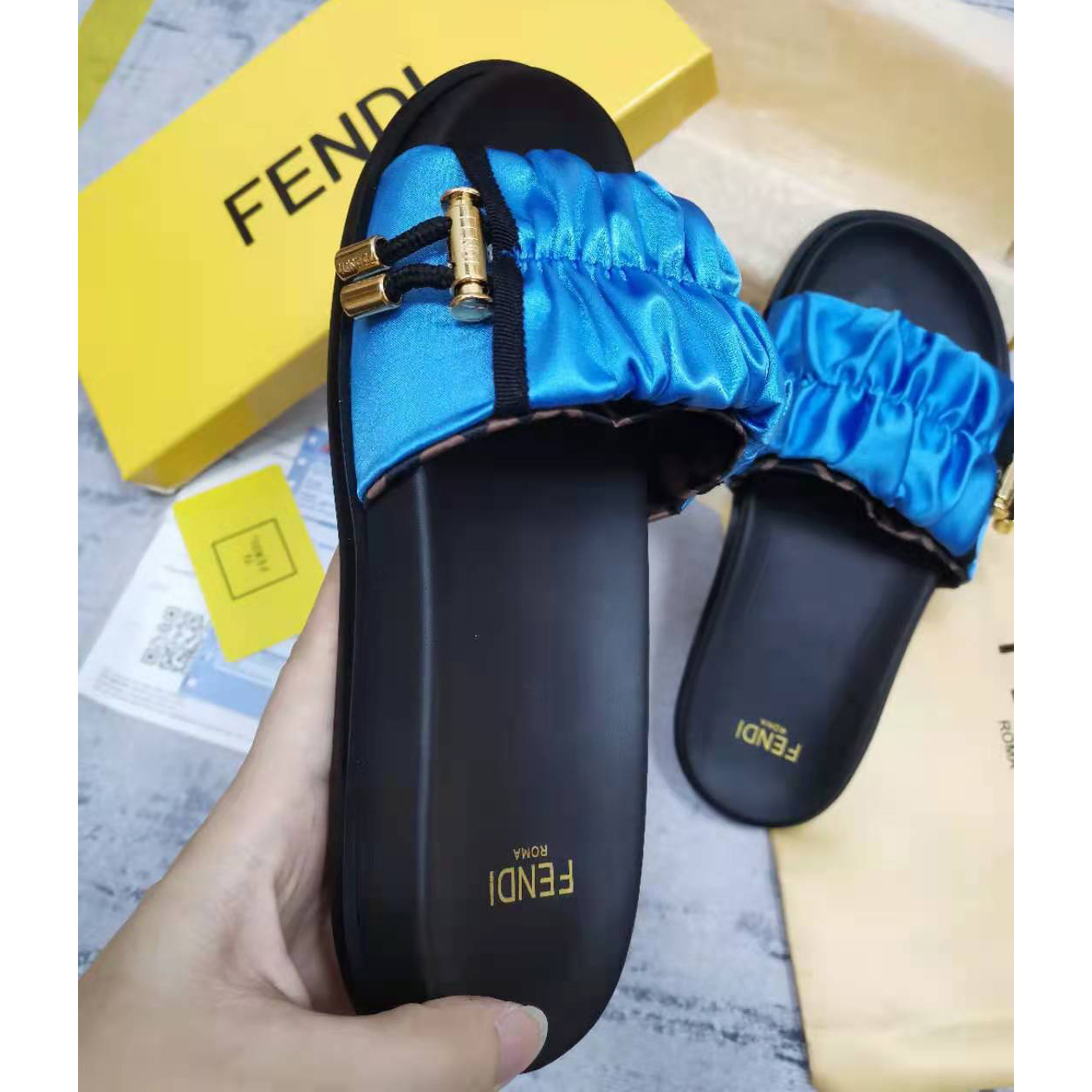 Fendi Fendi Feel Blaue Satin-Slides - EUR FASHION