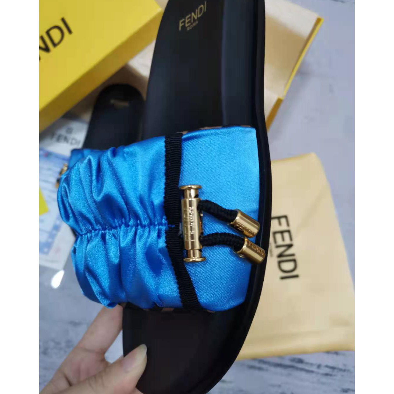 Fendi Fendi Feel Blaue Satin-Slides - EUR FASHION