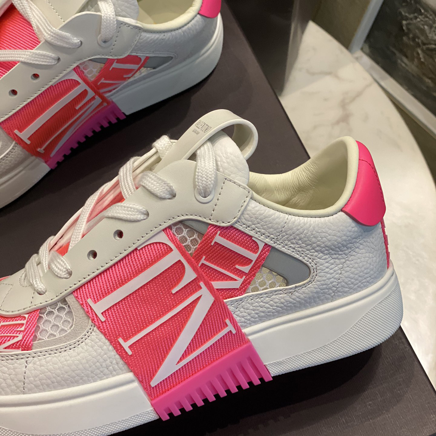 Low-Top-Sneaker „Valenti“ aus Kalbsleder und Mesh „VL7N“ mit Bändern - EUR FASHION