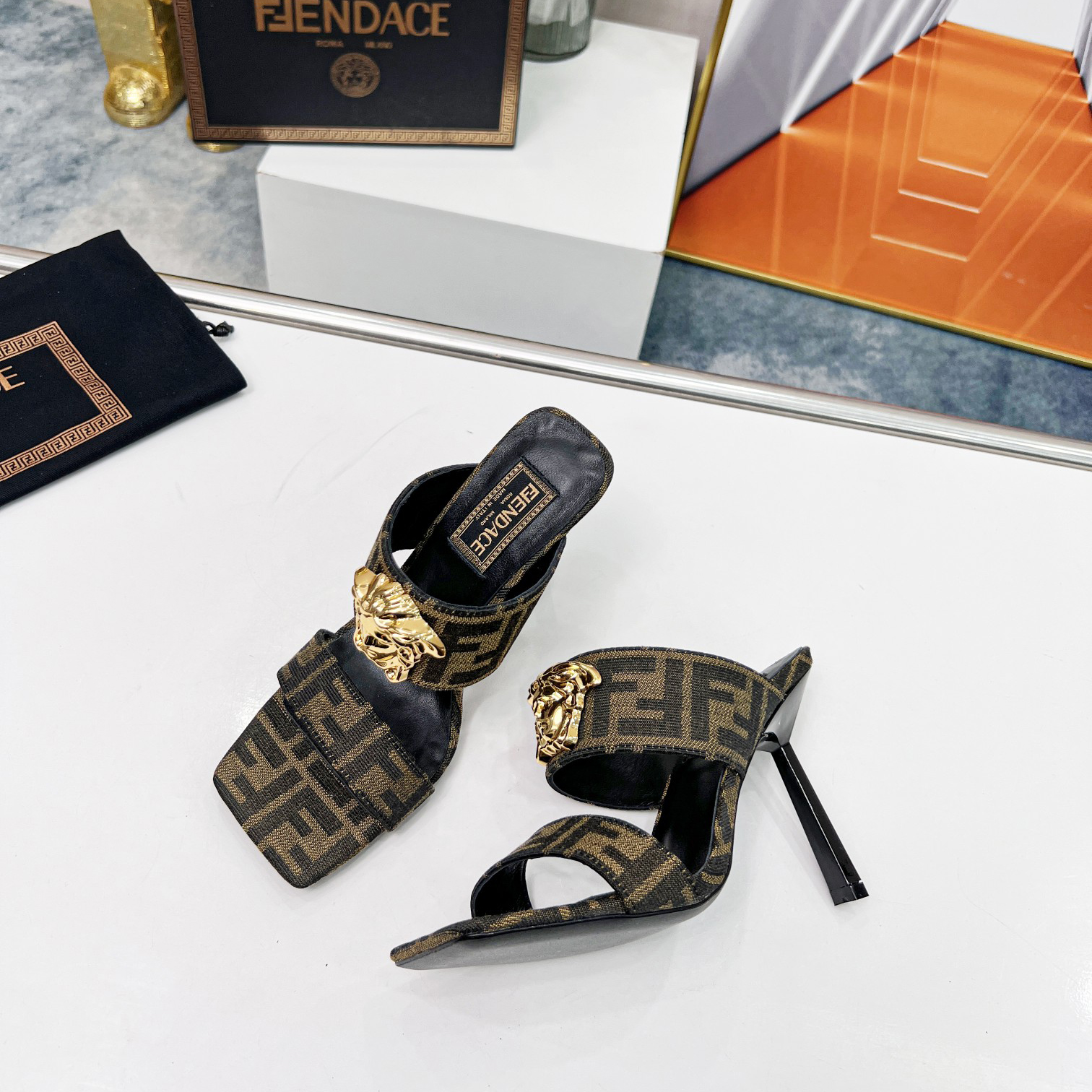 Versace Fendace FF Jacquard-Pantoletten - EUR FASHION