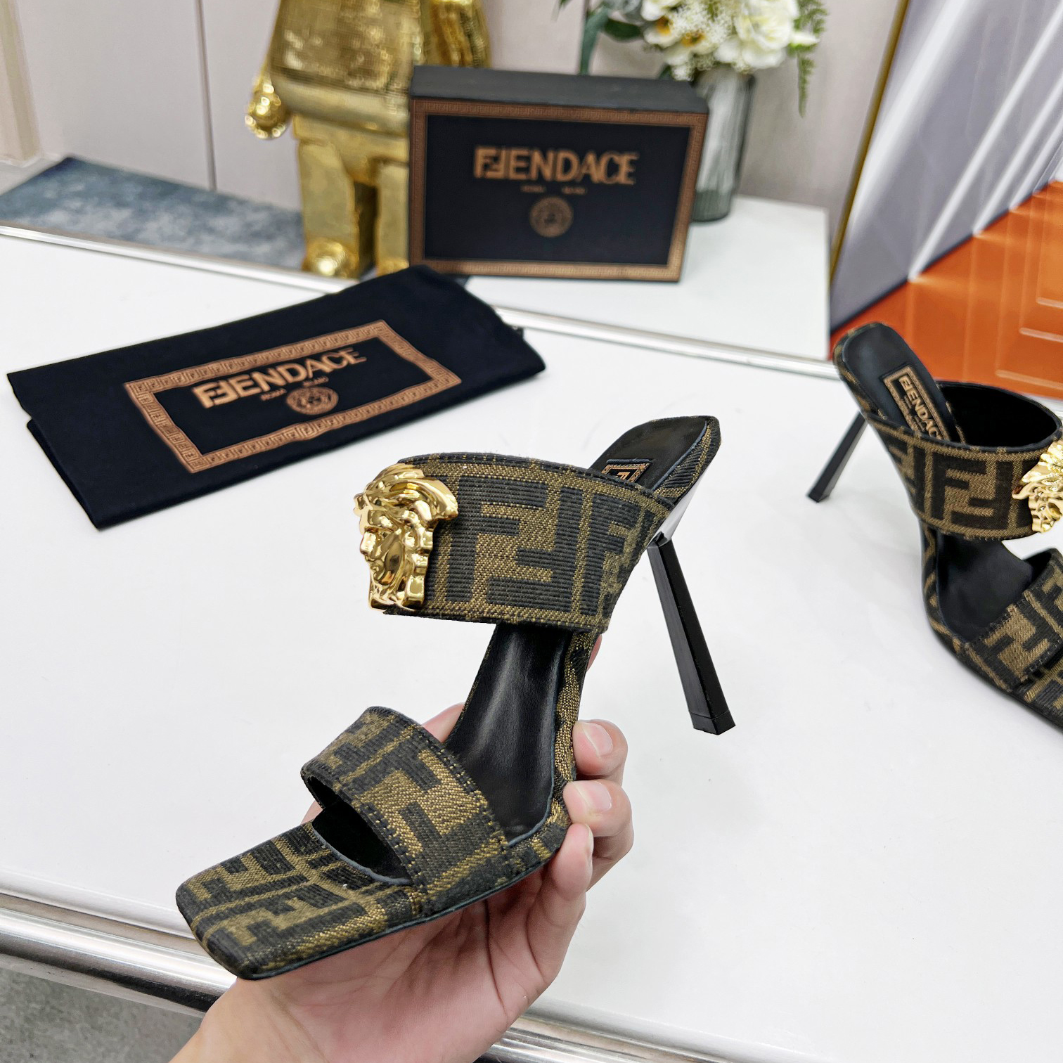 Versace Fendace FF Jacquard-Pantoletten - EUR FASHION