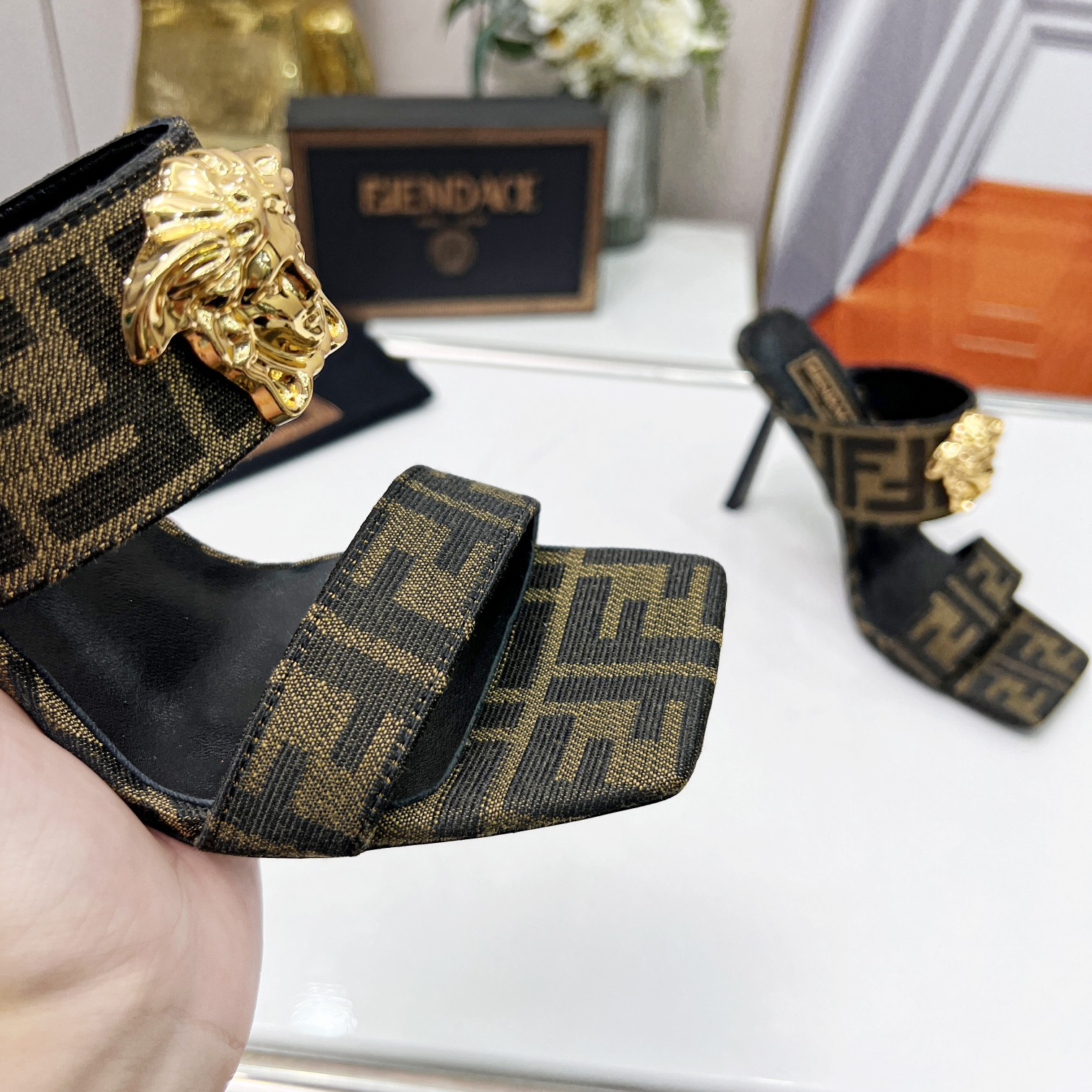 Versace Fendace FF Jacquard-Pantoletten - EUR FASHION