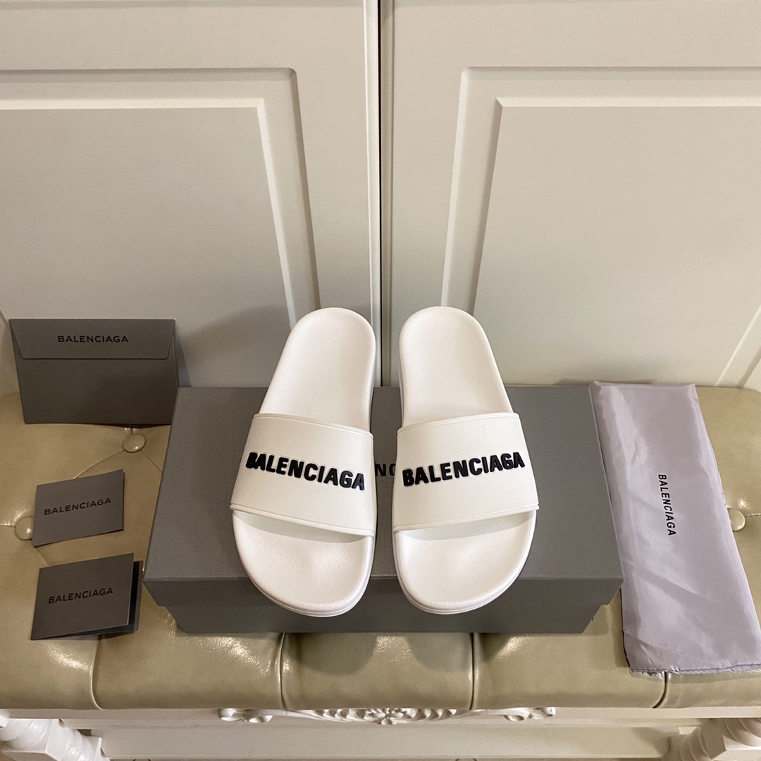 Balenciaga Pool Slide Sandale aus weißem, glattem Gummi mit schwarzem 3D-Balenciaga-Logo - EUR FASHION