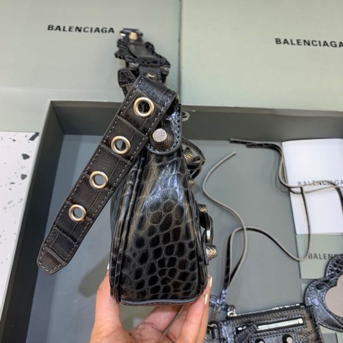 Balenciaga Le Cagole XS Umhängetasche in Schwarz (26-12-6 cm) - EUR FASHION