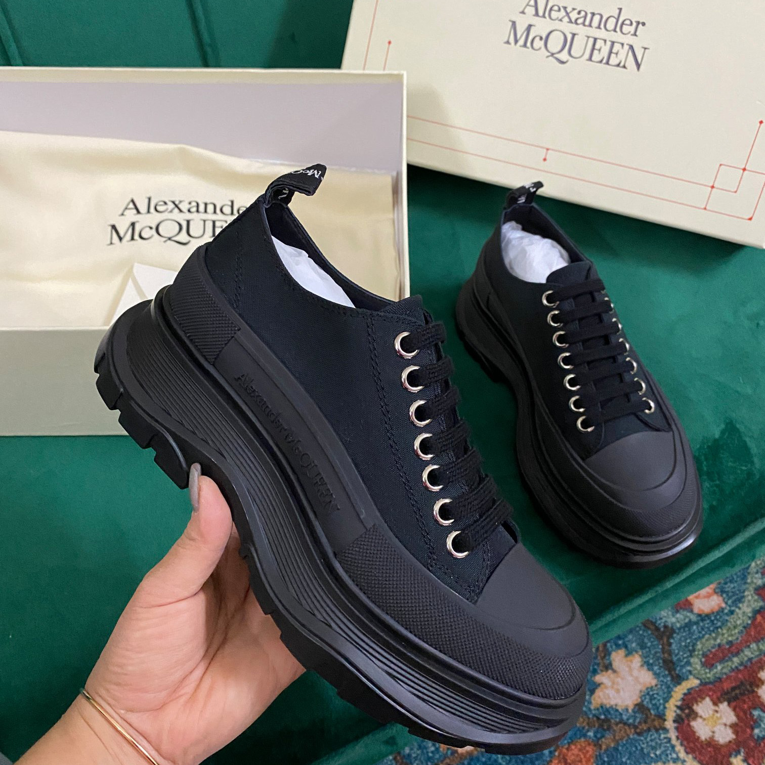 Alexander Mqueen Damen Tread Slick Schnürschuh in Schwarz - EUR FASHION