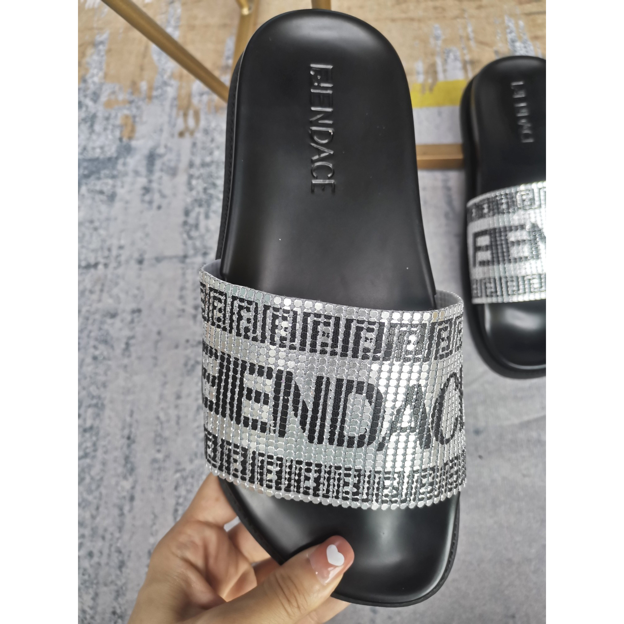 Versace x Fendi Fendace Logo-Sandalen - EUR FASHION