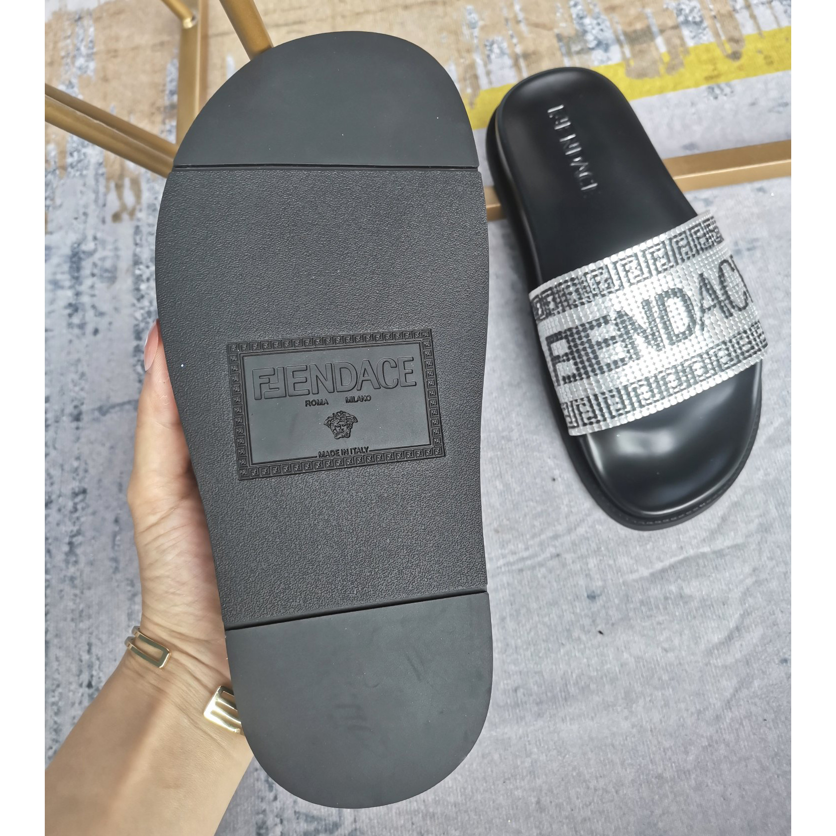 Versace x Fendi Fendace Logo-Sandalen - EUR FASHION