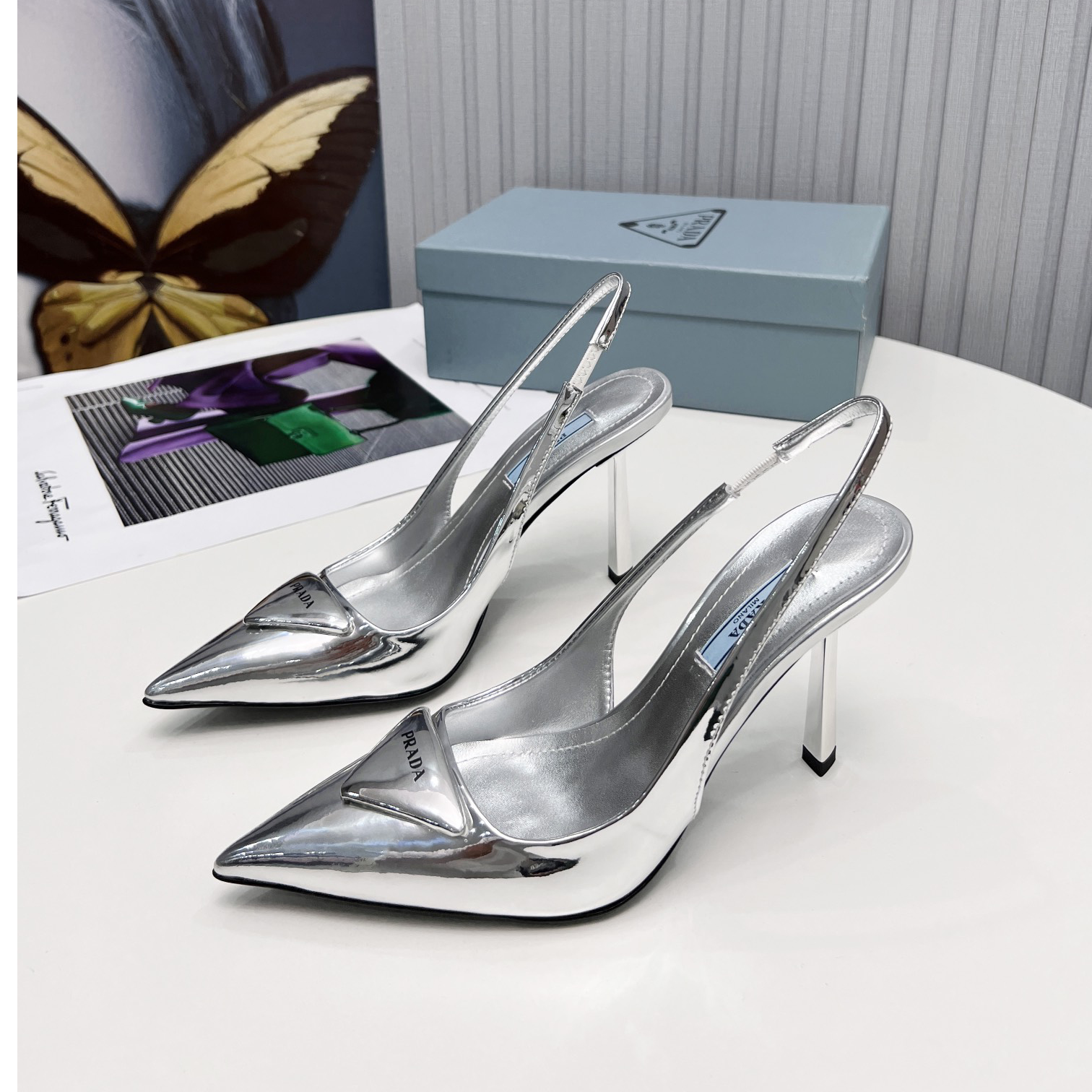 Prada Slingback-Pumps aus gebürstetem Leder in Silber - EUR FASHION