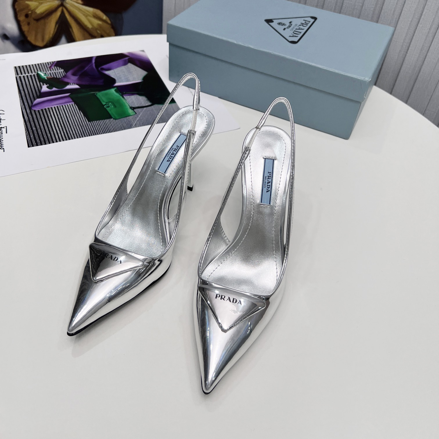 Prada Slingback-Pumps aus gebürstetem Leder in Silber - EUR FASHION