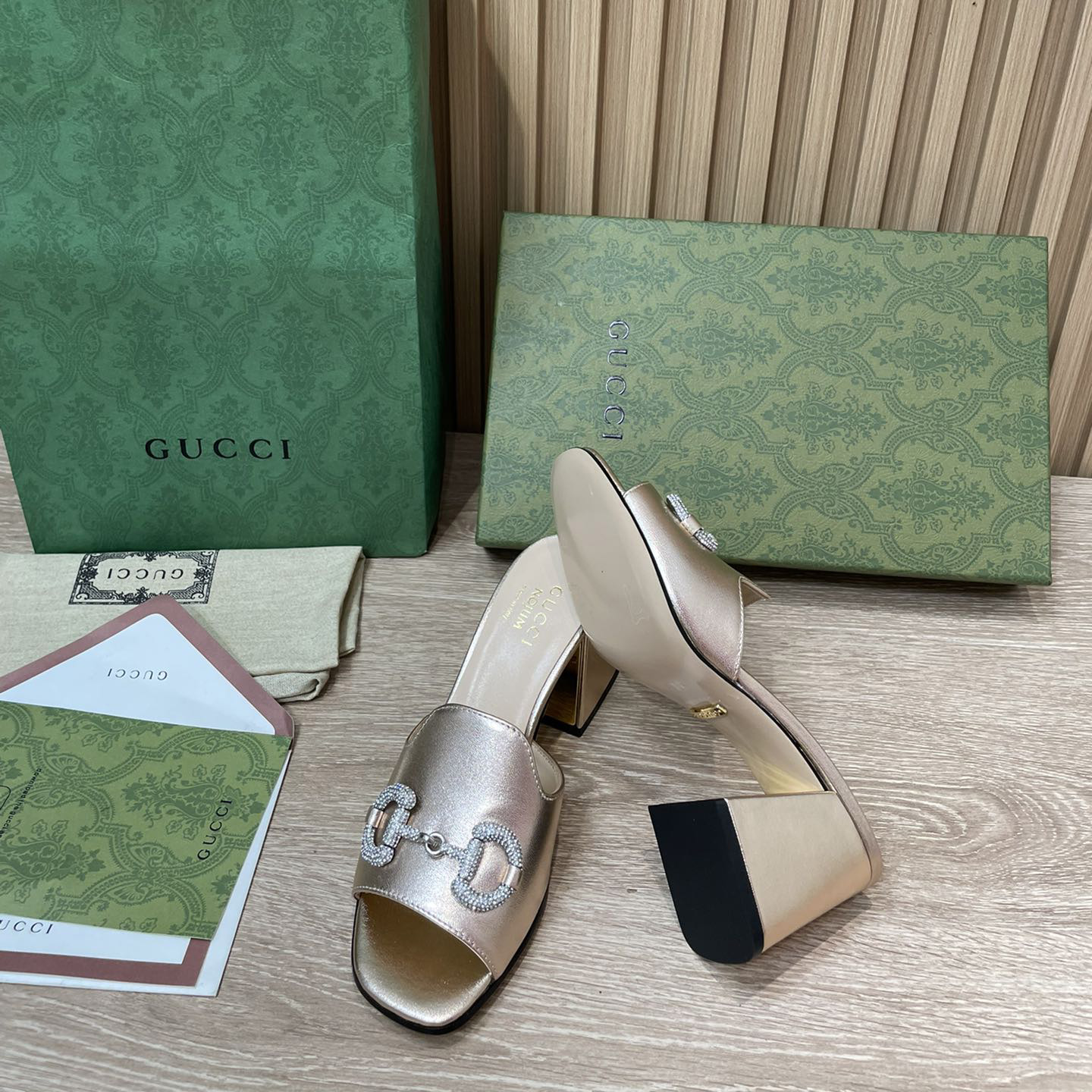 Gucci Damen Gucci Nojum Sandale mit einer Absatzhöhe von 7,5 cm - EUR FASHION