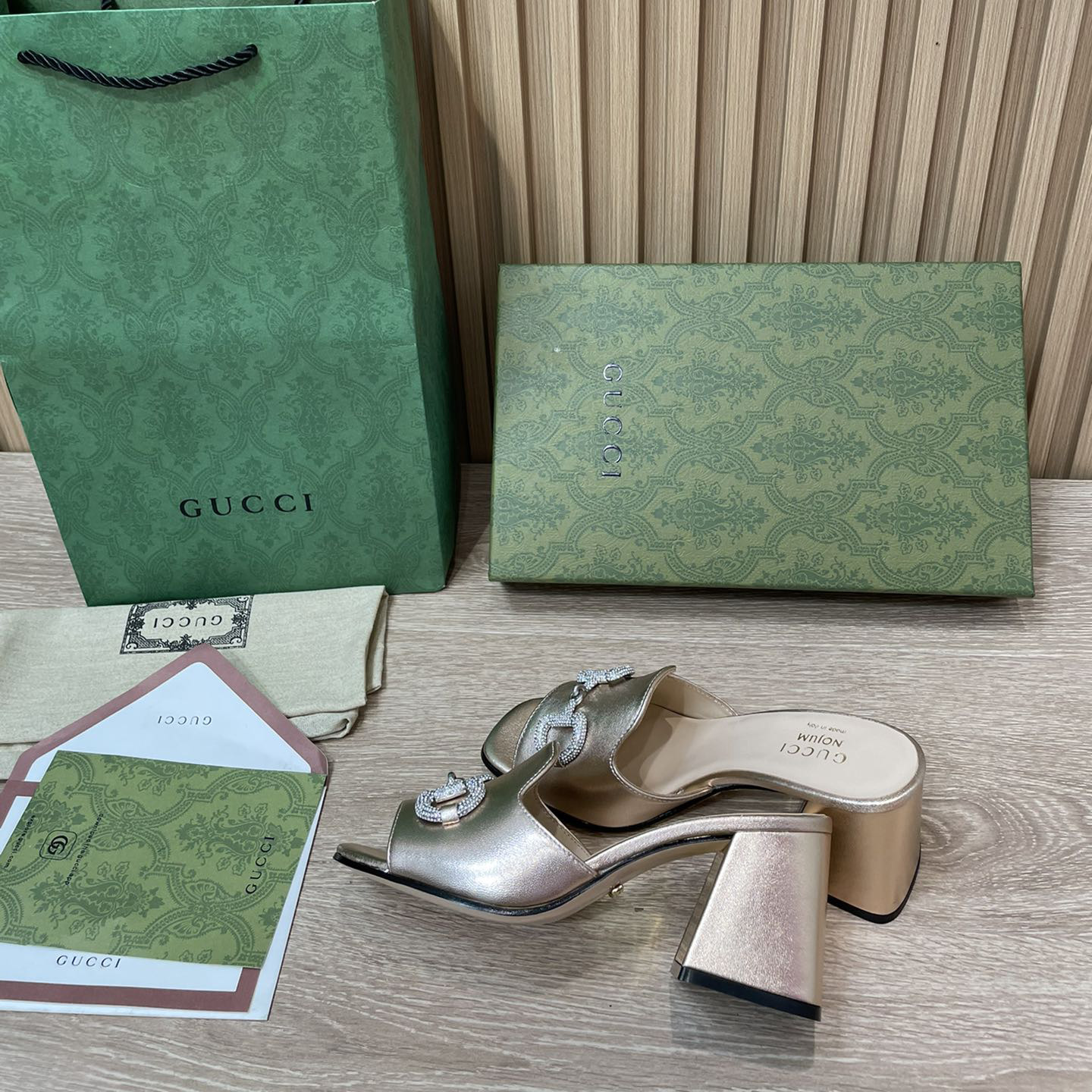 Gucci Damen Gucci Nojum Sandale mit einer Absatzhöhe von 7,5 cm - EUR FASHION