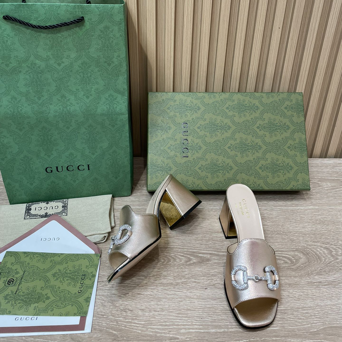 Gucci Damen Gucci Nojum Sandale mit einer Absatzhöhe von 7,5 cm - EUR FASHION