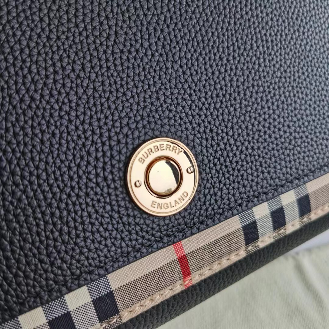 Burberry Hackberry Umhängetasche aus Leder (25–18–8,5 cm) - EUR FASHION