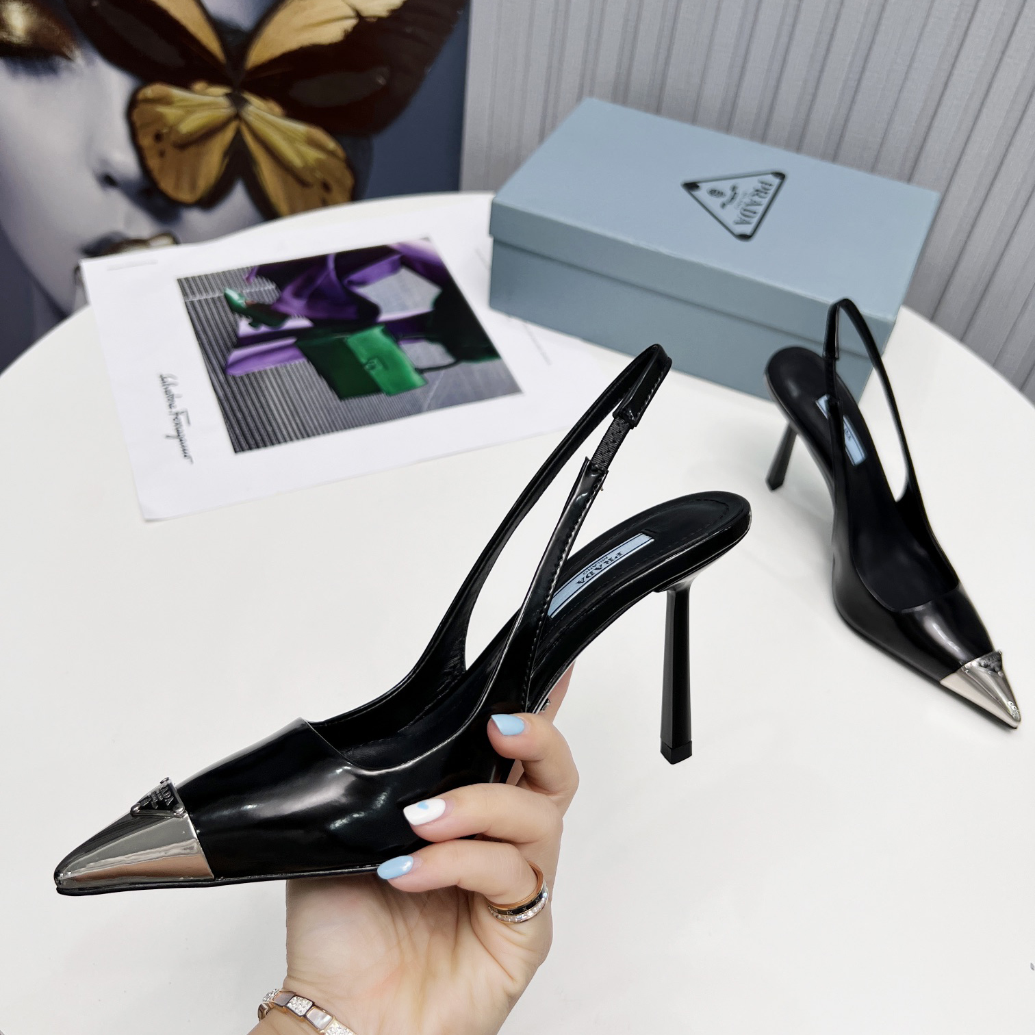 Prada Slingback-Pumps aus gebürstetem Leder - EUR FASHION