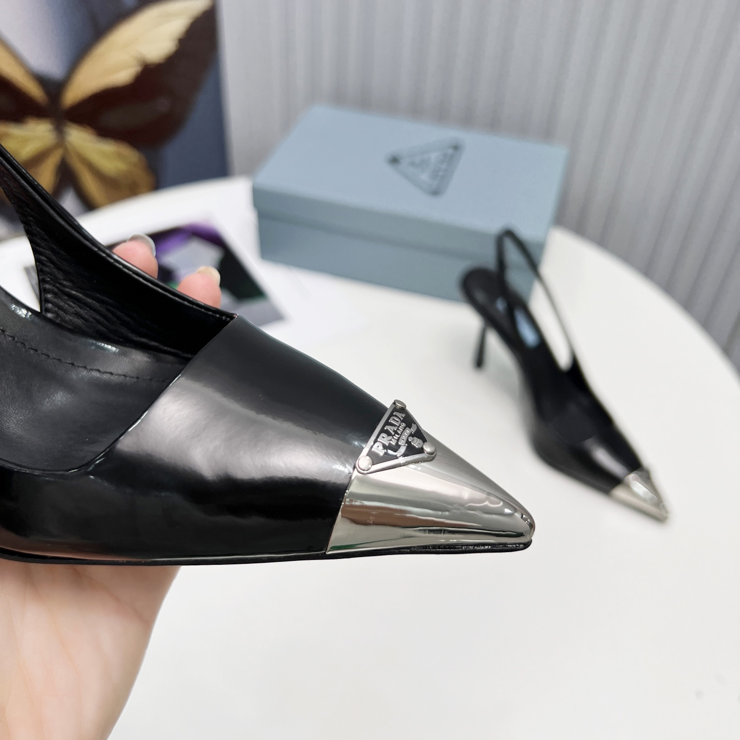 Prada Slingback-Pumps aus gebürstetem Leder - EUR FASHION