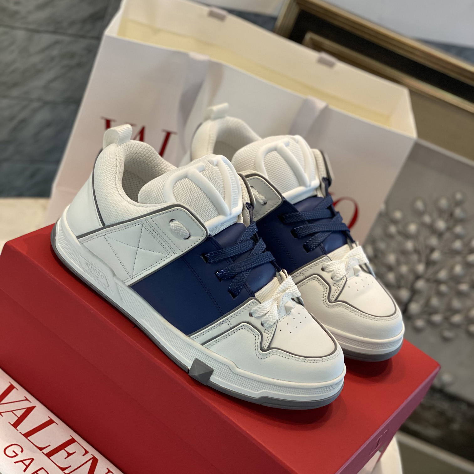 Valenti Open Skate Sneaker aus Kalbsleder und Stoff in Weiß/Blau - EUR FASHION