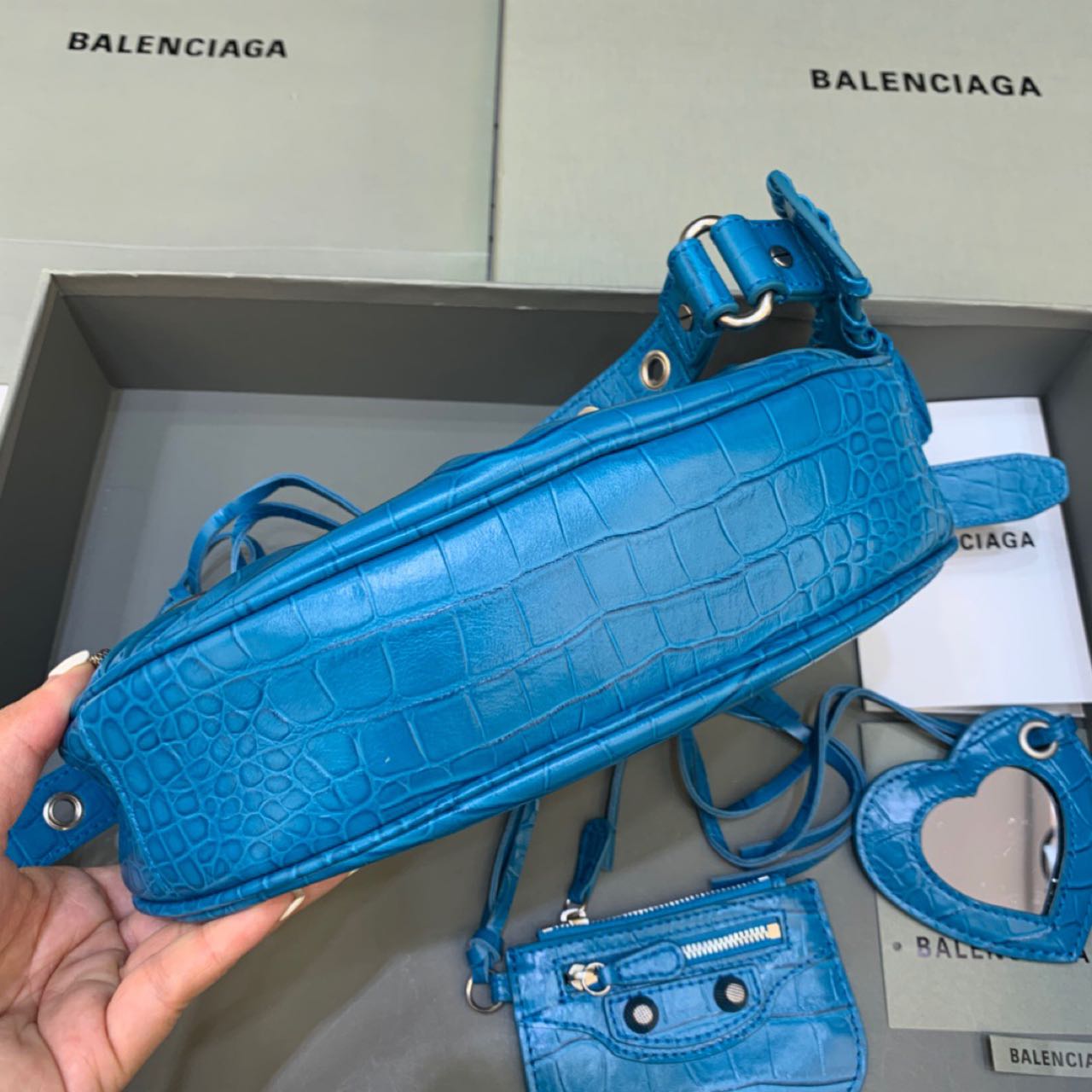 Balenciaga Le Cagole XS Umhängetasche in Blau (26-12-6 cm) - EUR FASHION