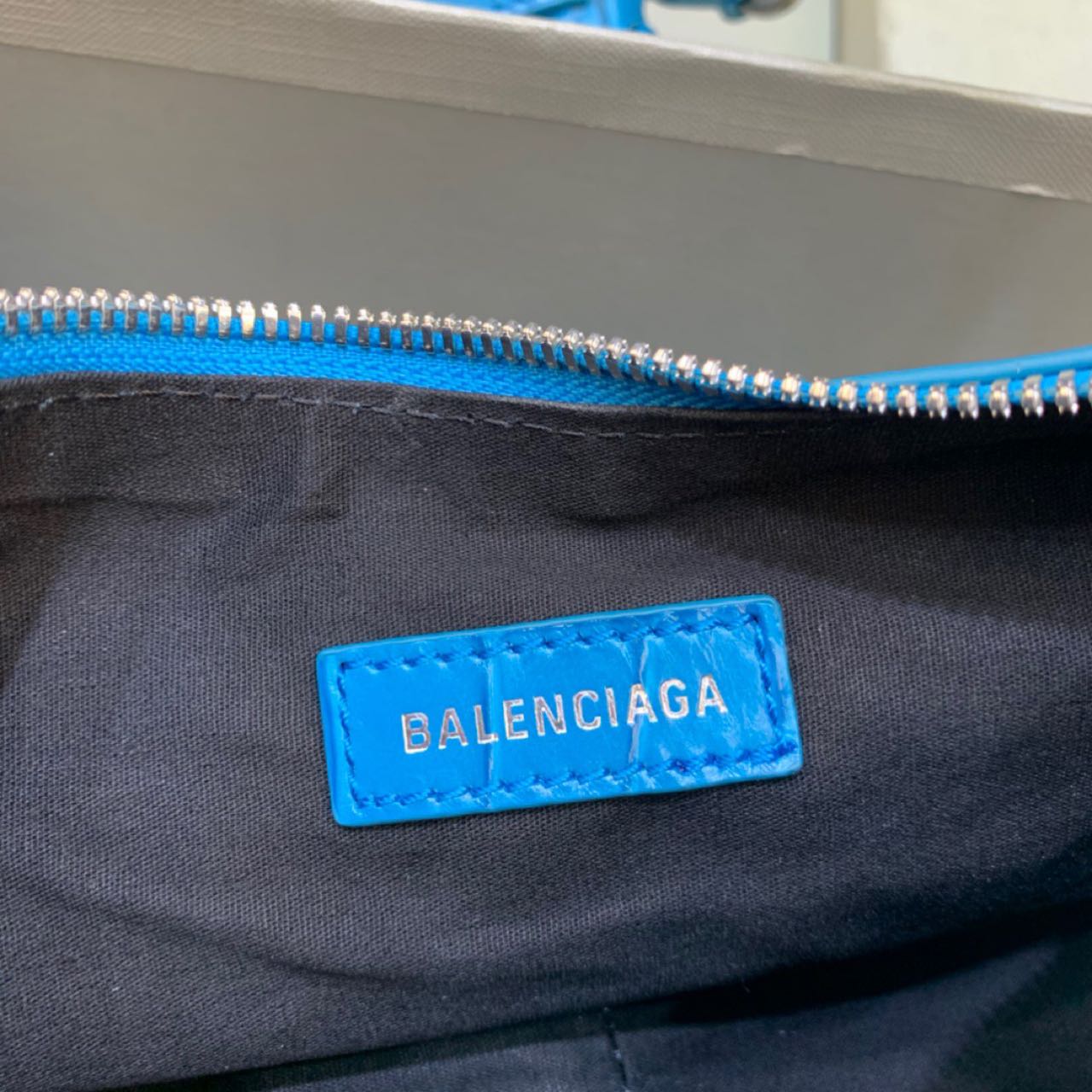 Balenciaga Le Cagole XS Umhängetasche in Blau (26-12-6 cm) - EUR FASHION