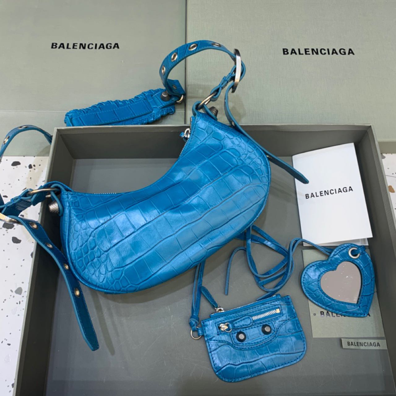 Balenciaga Le Cagole XS Umhängetasche in Blau (26-12-6 cm) - EUR FASHION