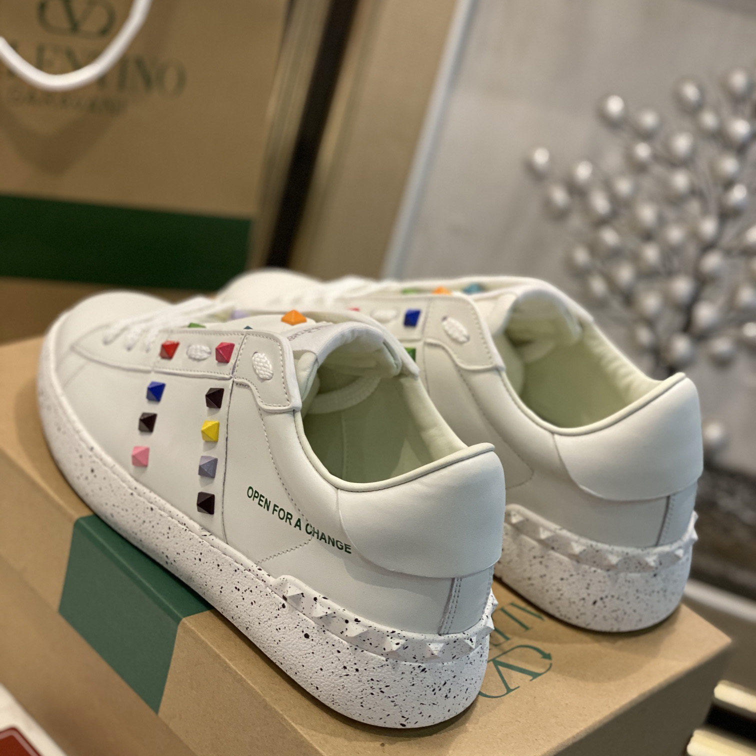 Valenti Open For A Change Sneaker aus biobasiertem Material in Weiß/Mehrfarbig - EUR FASHION