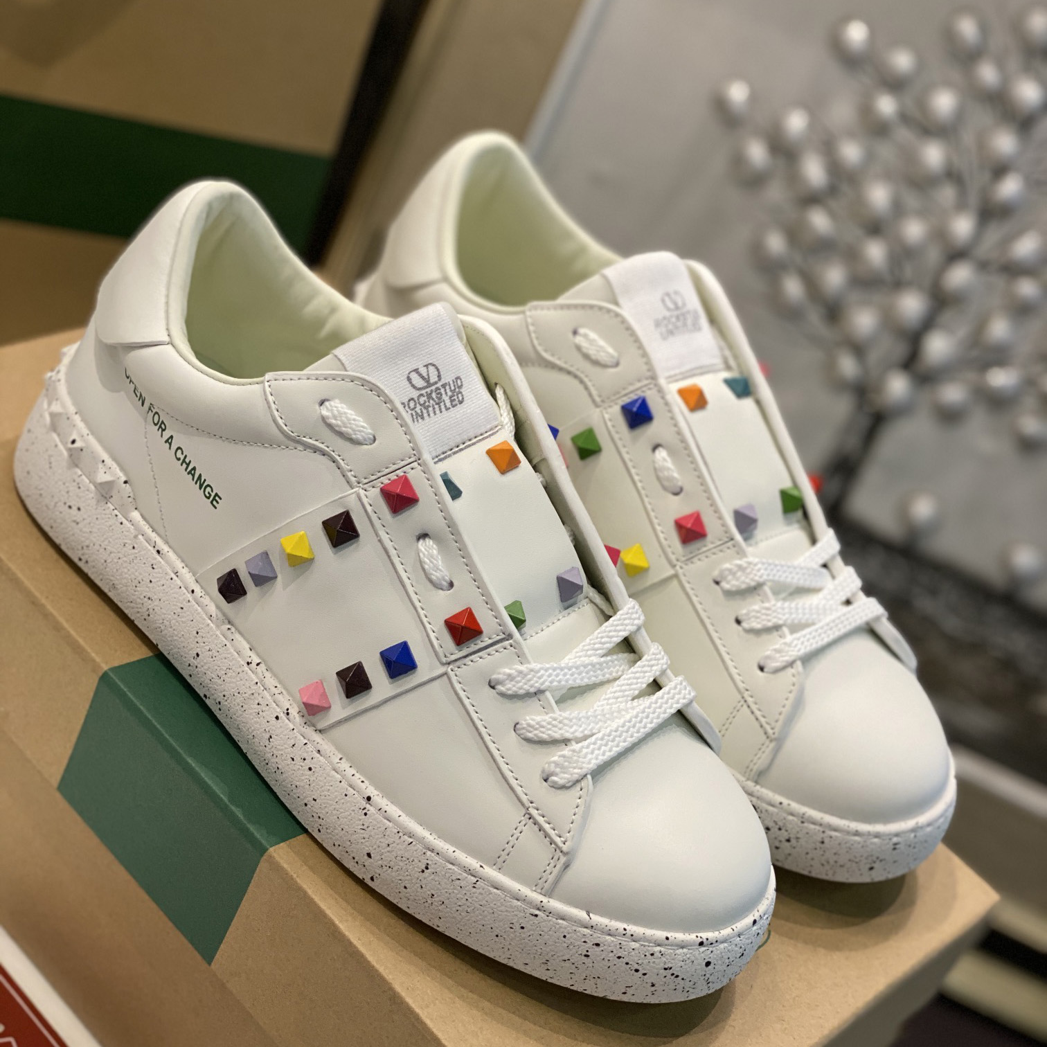 Valenti Open For A Change Sneaker aus biobasiertem Material in Weiß/Mehrfarbig - EUR FASHION