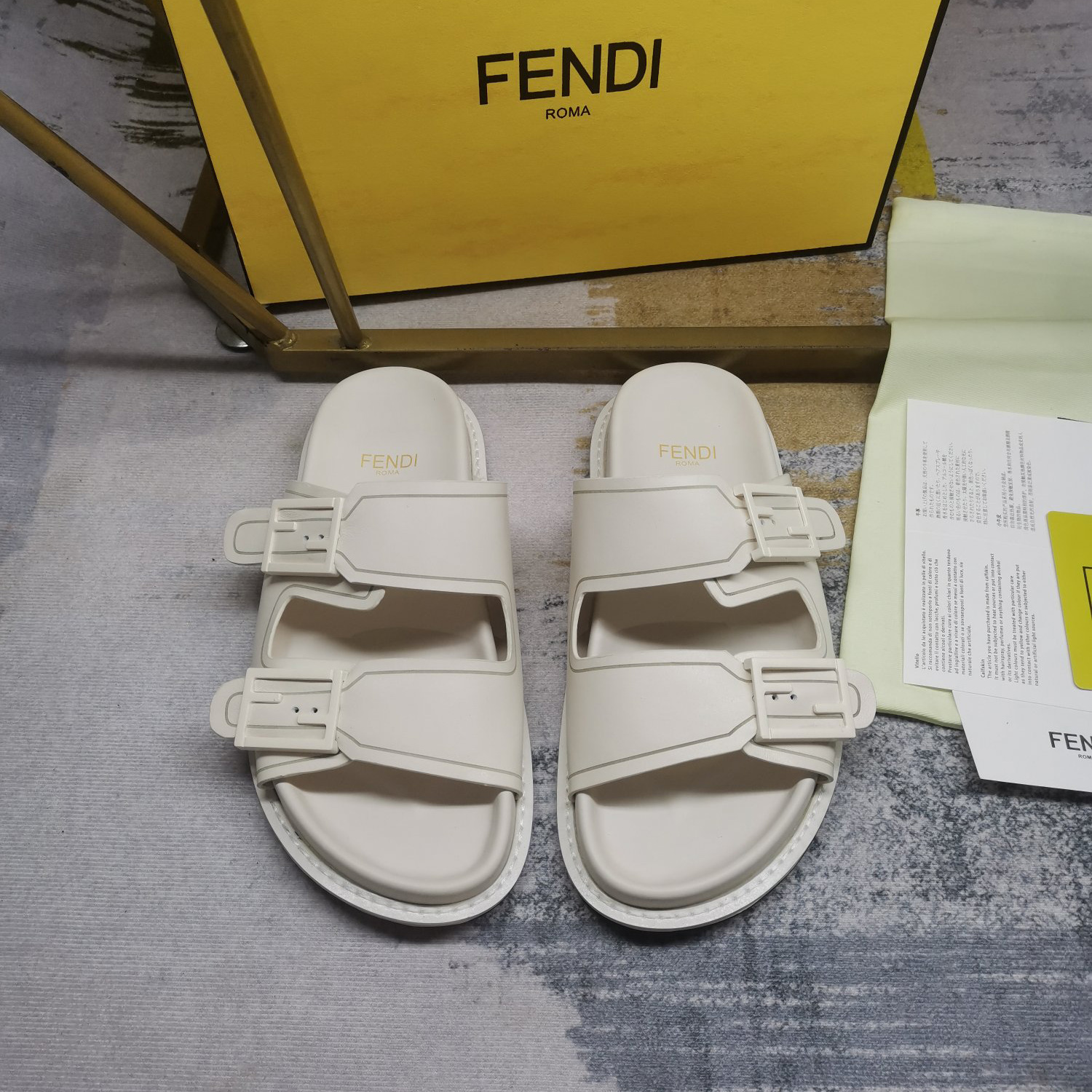 Fendi Feel WhiteFF Stoff-Slides - EUR FASHION