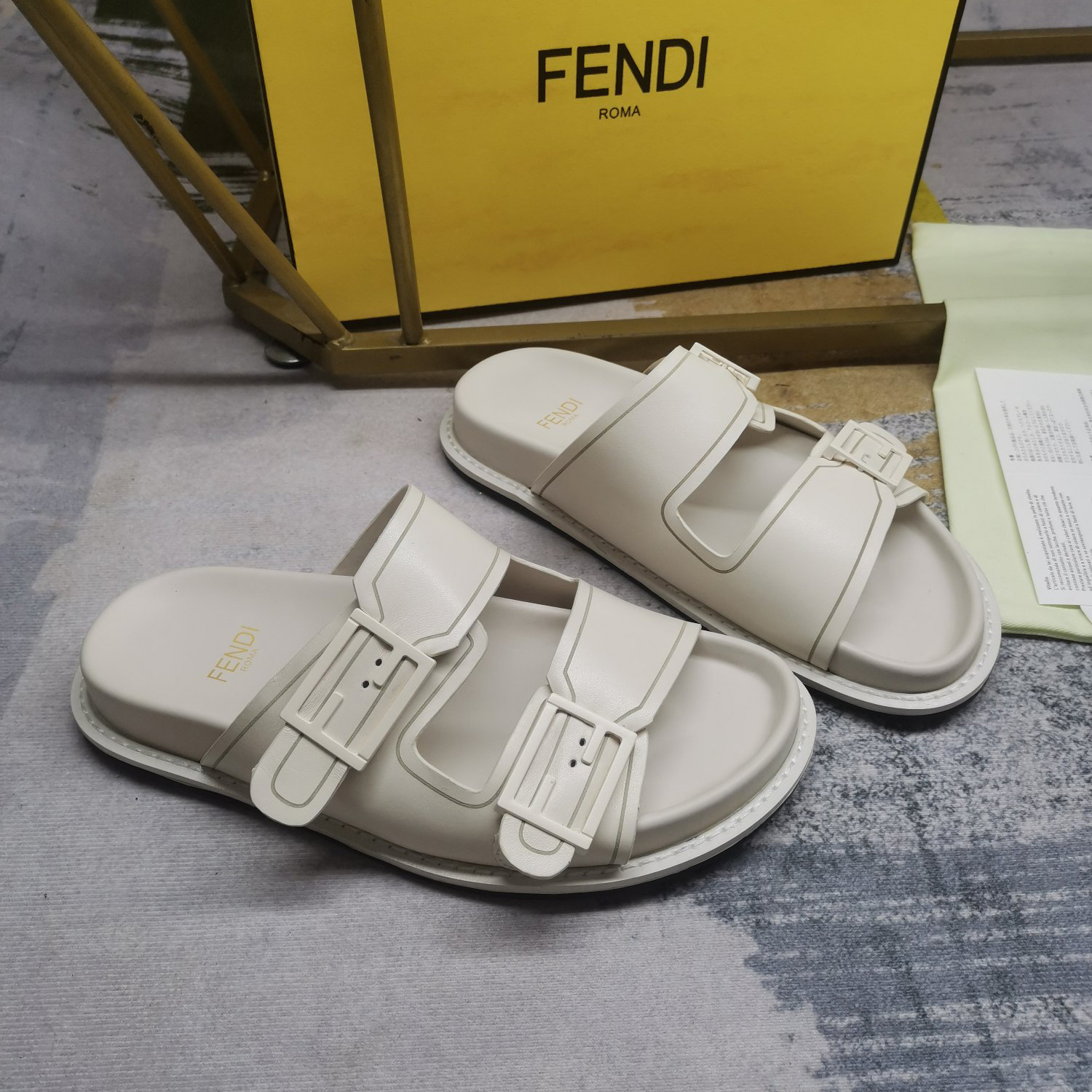 Fendi Feel WhiteFF Stoff-Slides - EUR FASHION