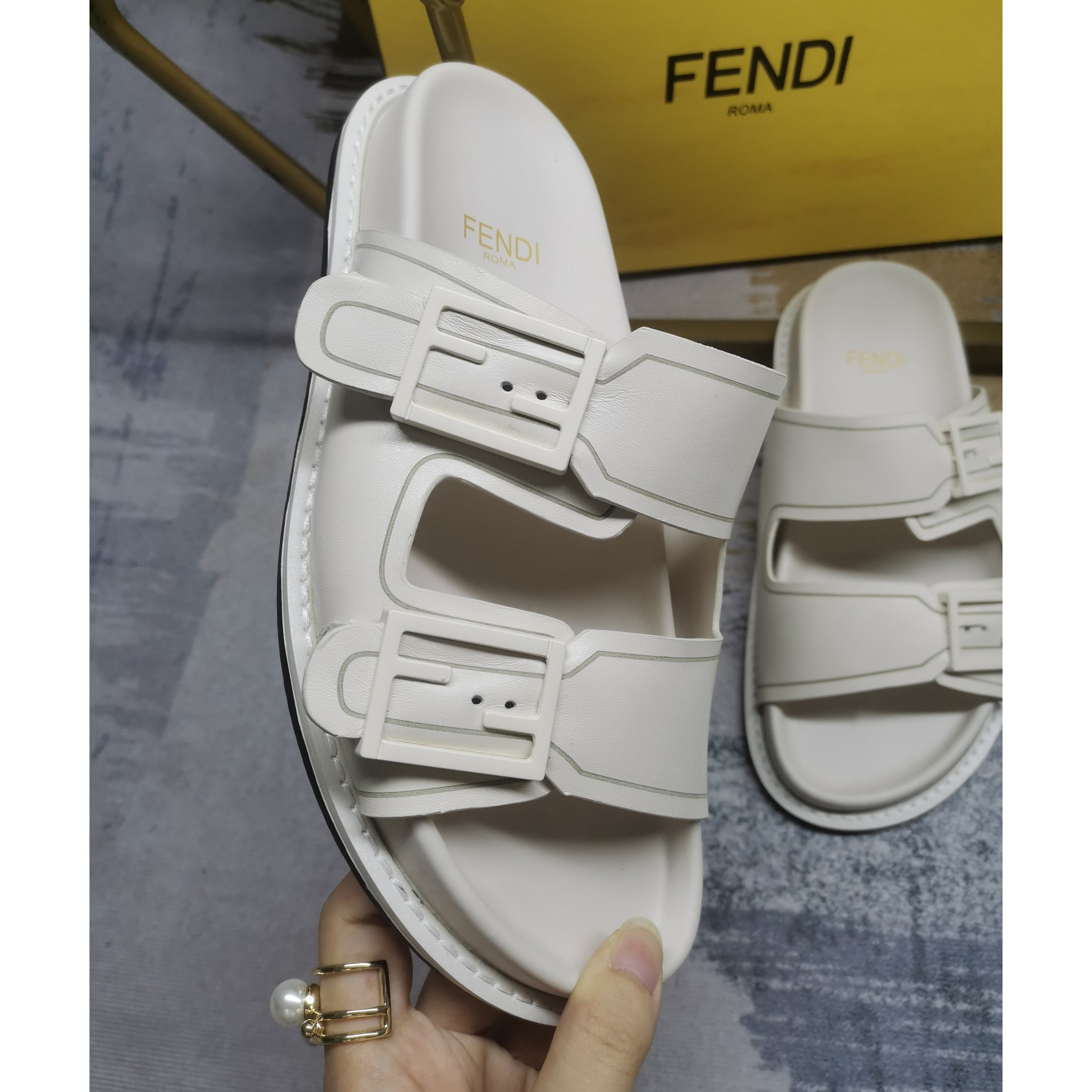 Fendi Feel WhiteFF Stoff-Slides - EUR FASHION