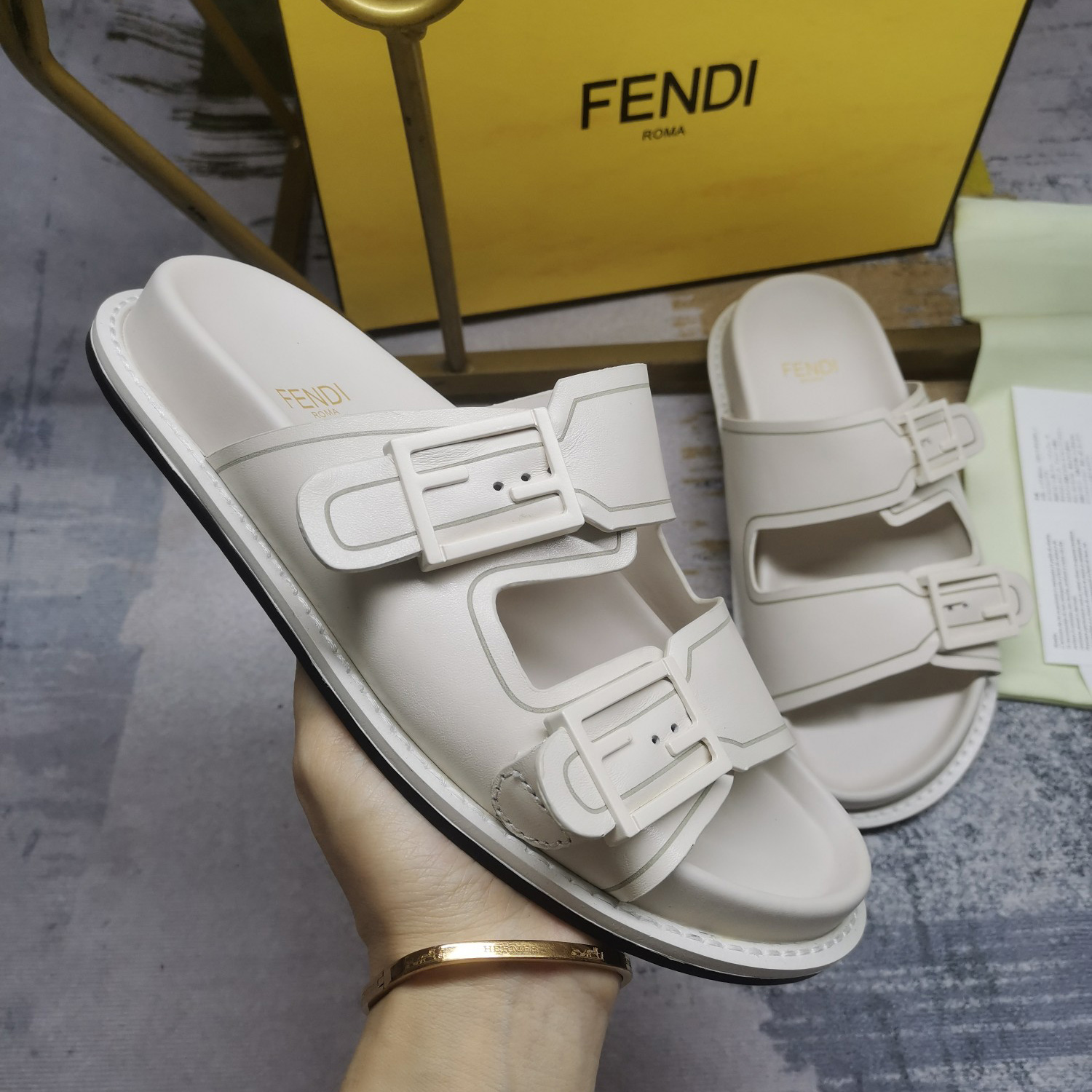 Fendi Feel WhiteFF Stoff-Slides - EUR FASHION