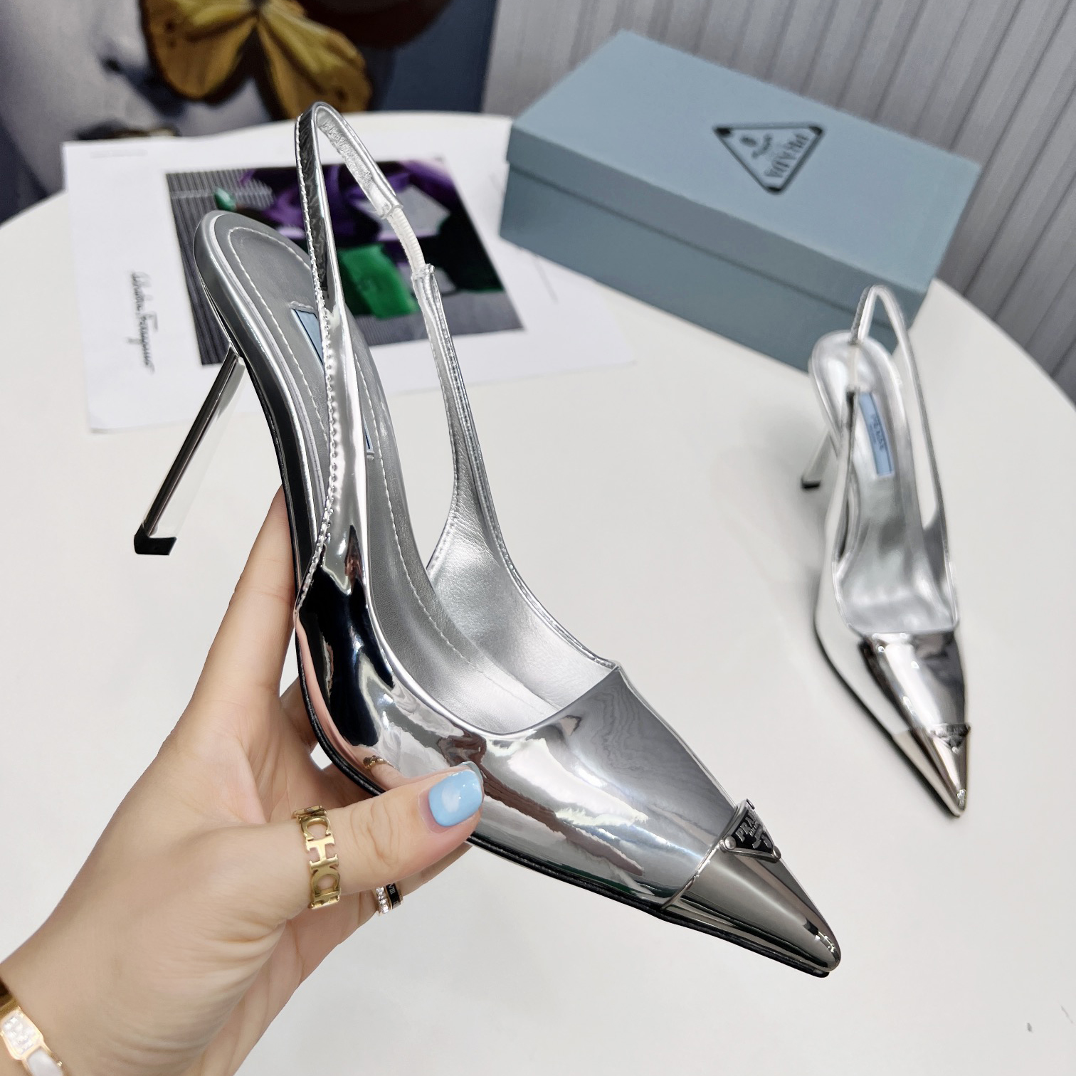 Prada Slingback-Pumps aus gebürstetem Leder - EUR FASHION