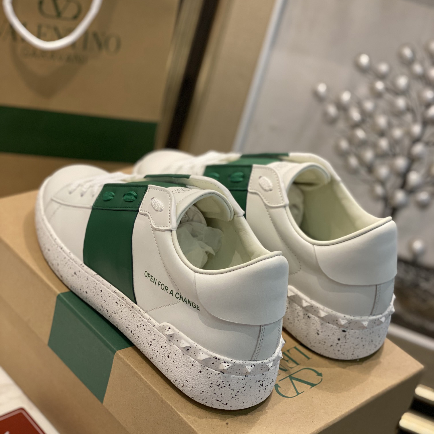 Valenti Open For A Change Sneaker aus biobasiertem Material in Weiß/Grün - EUR FASHION